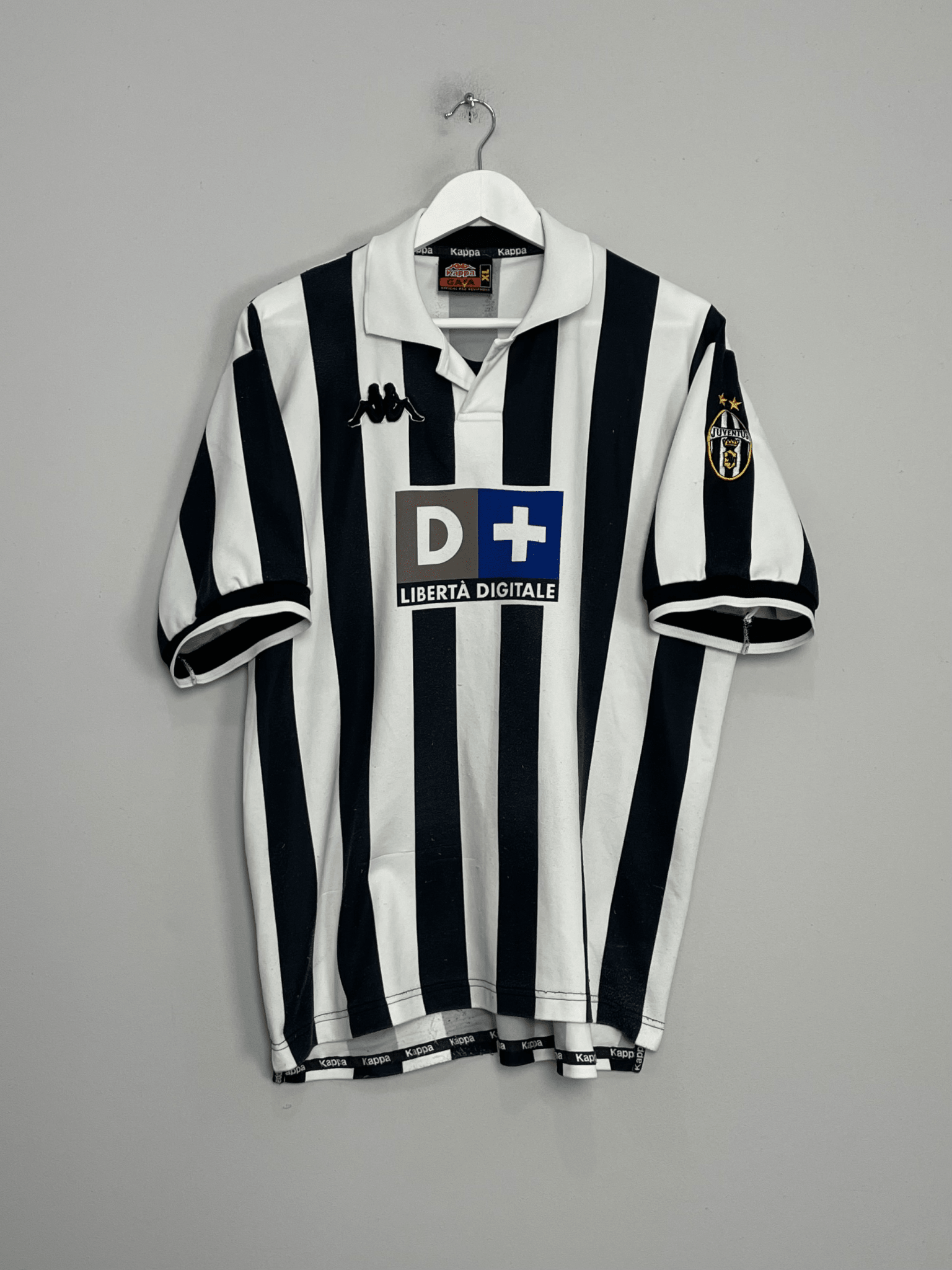 Shop 1998/99 JUVENTUS HOME SHIRT (XL) KAPPA, classic football shirts, vintage football shirts & retro soccer jerseys at Cult Kits