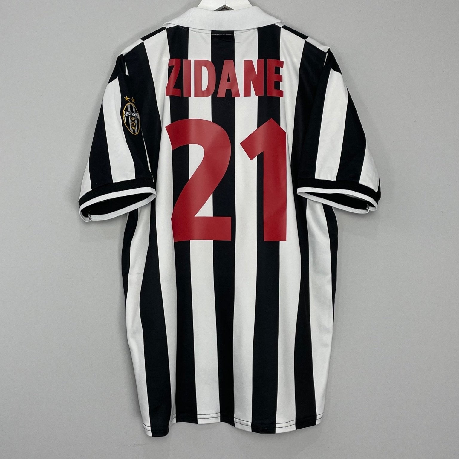 Shop 1998/99 JUVENTUS ZIDANE #21 HOME SHIRT (XL) KAPPA, classic football shirts, vintage football shirts & retro soccer jerseys at Cult Kits