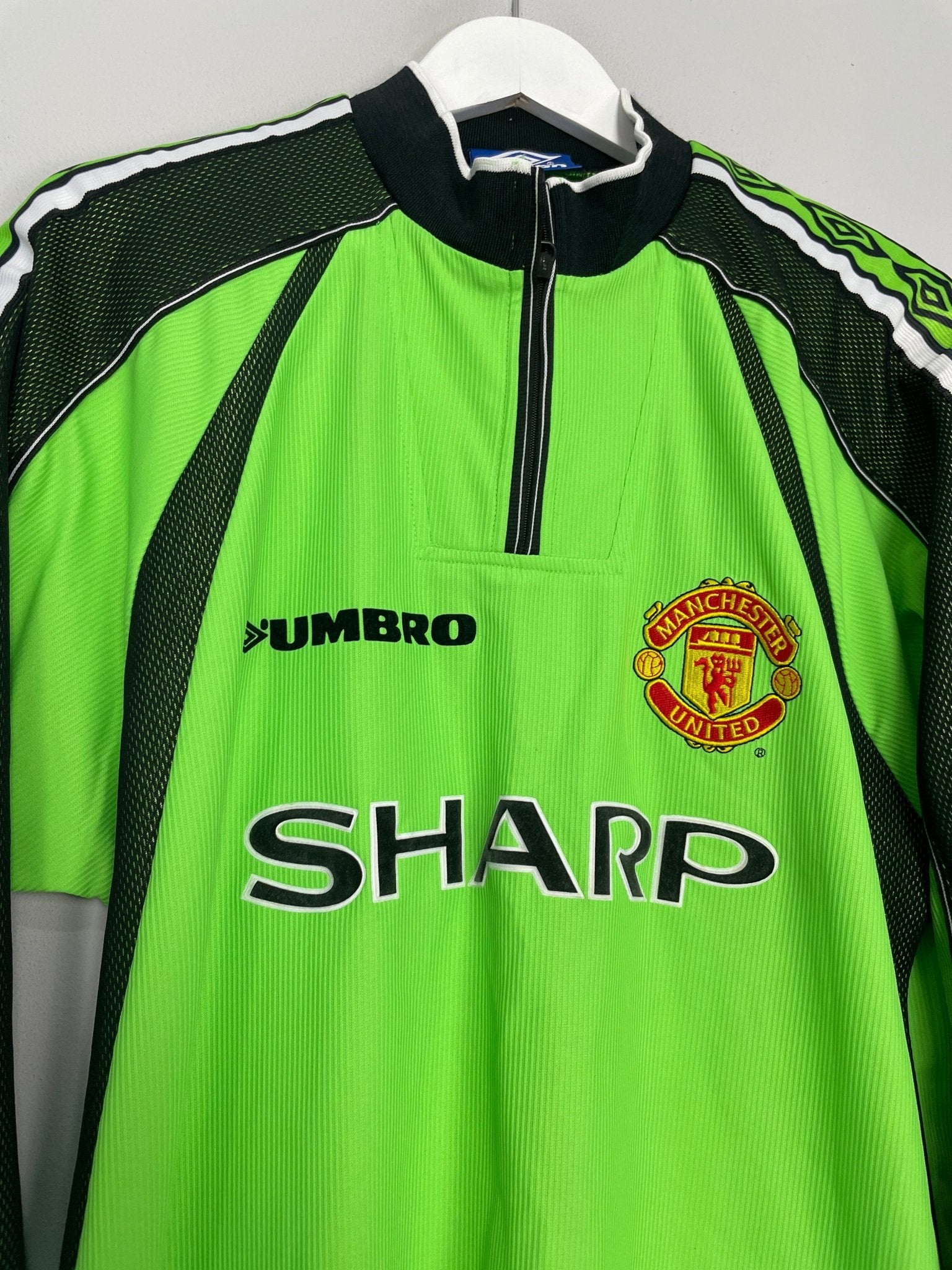 Shop 1998/99 MANCHESTER UNITED GK SHIRT (M) UMBRO, classic football shirts, vintage football shirts & retro soccer jerseys at Cult Kits