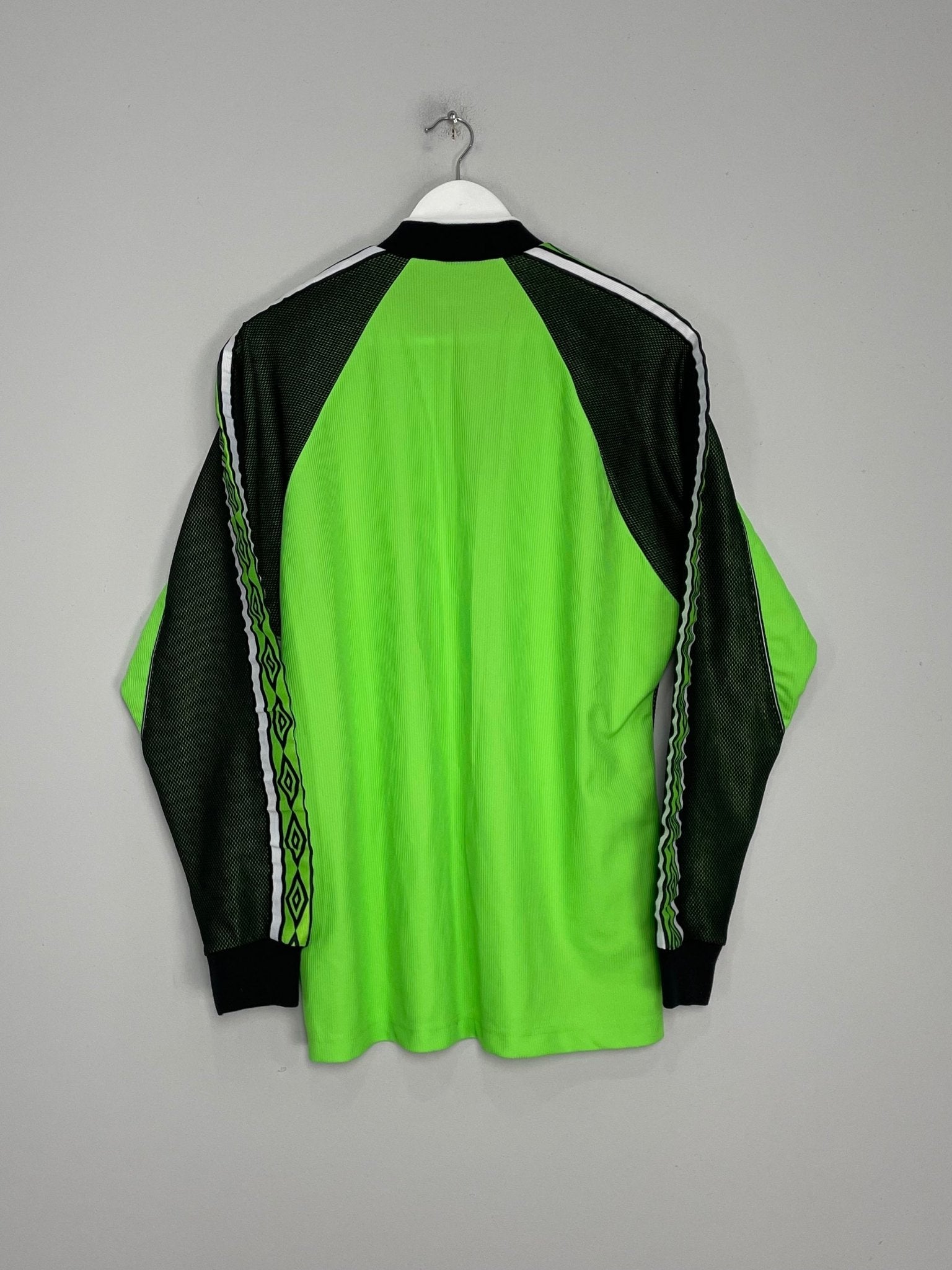 Shop 1998/99 MANCHESTER UNITED GK SHIRT (M) UMBRO, classic football shirts, vintage football shirts & retro soccer jerseys at Cult Kits