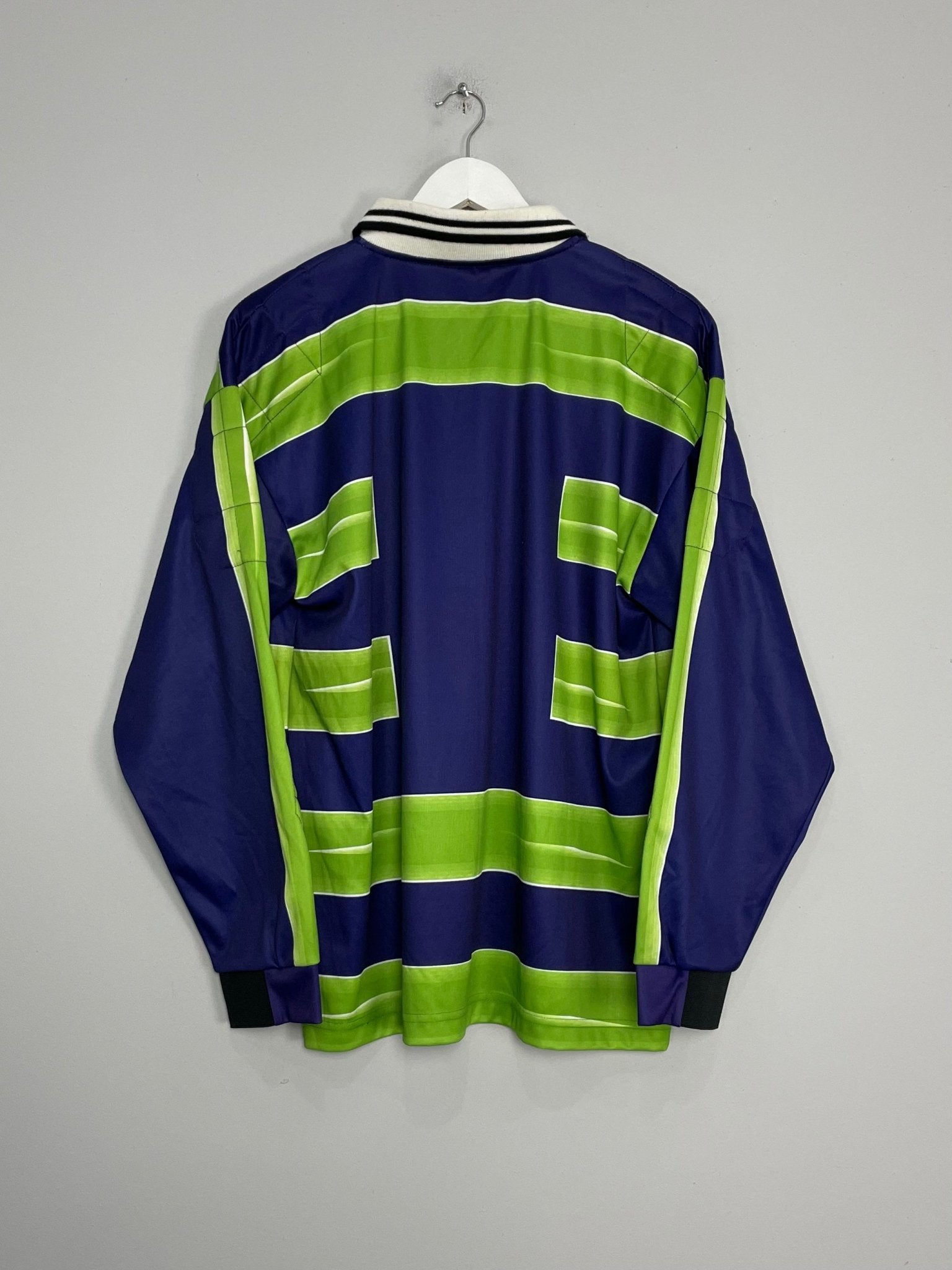 Shop 1998/99 PARMA GK SHIRT (XL) LOTTO, classic football shirts, vintage football shirts & retro soccer jerseys at Cult Kits