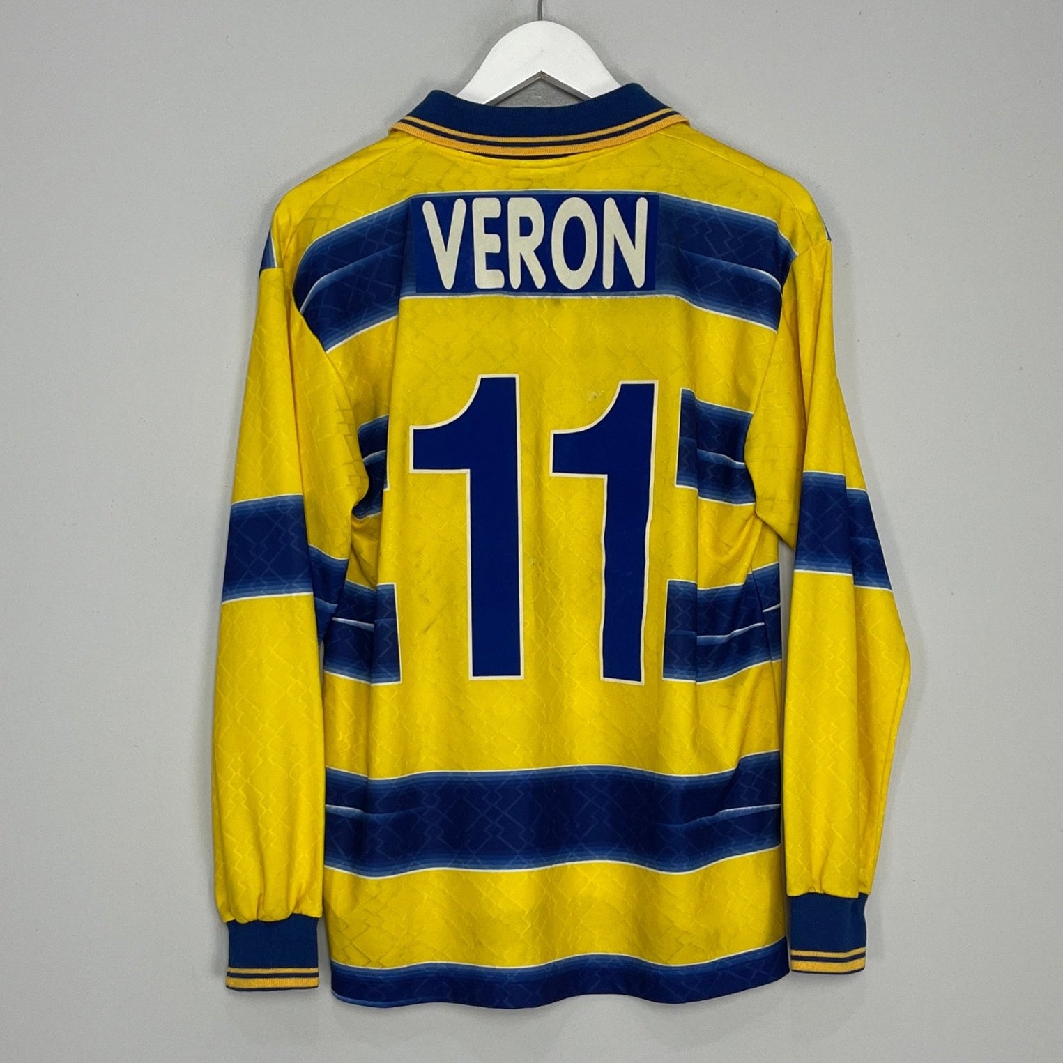 Shop 1998/99 PARMA VERON #11 L/S HOME SHIRT (M) LOTTO, classic football shirts, vintage football shirts & retro soccer jerseys at Cult Kits