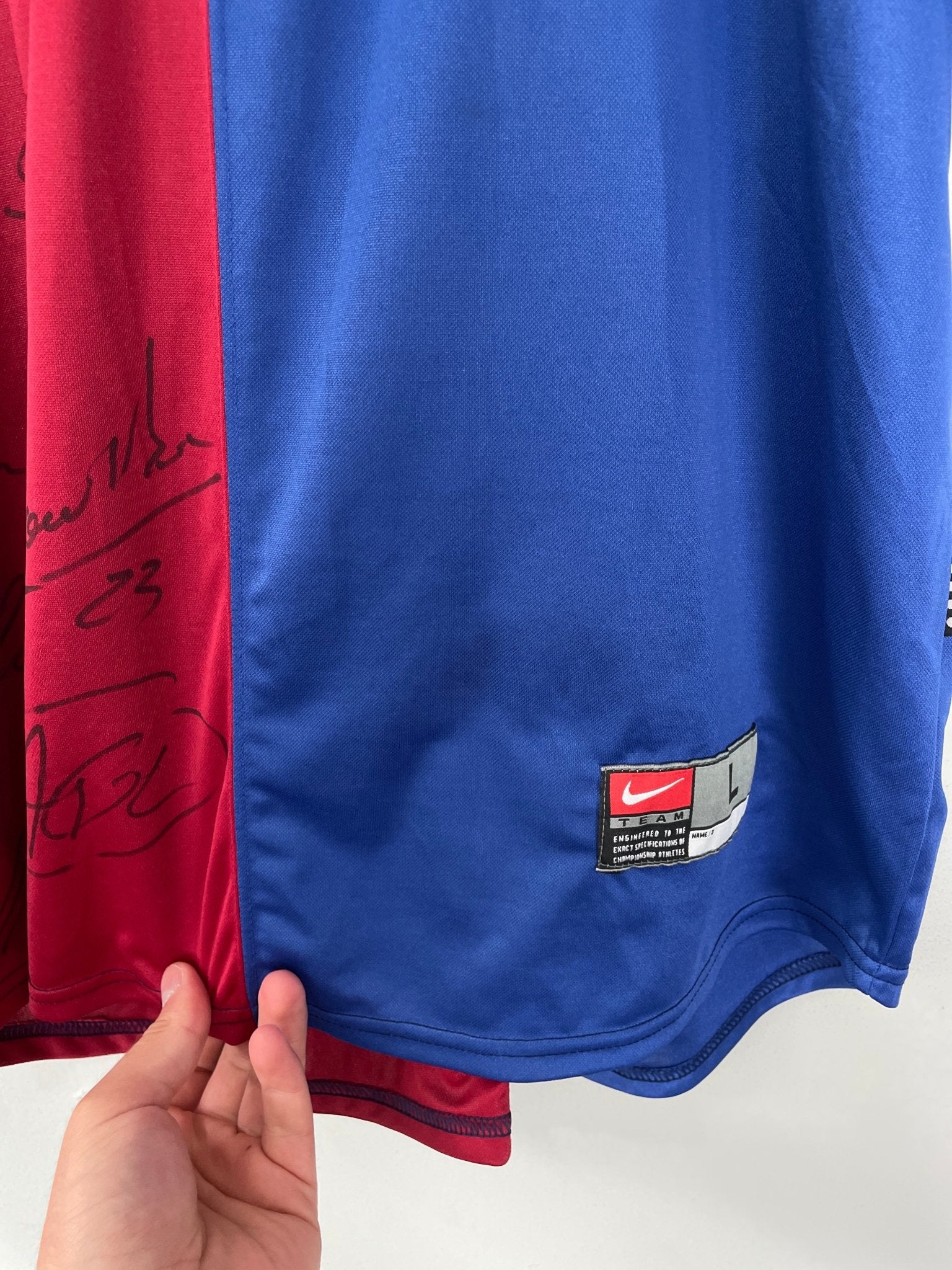 Shop 1999/00 BARCELONA *SQUAD SIGNED* HOME SHIRT (L) NIKE, classic football shirts, vintage football shirts & retro soccer jerseys at Cult Kits