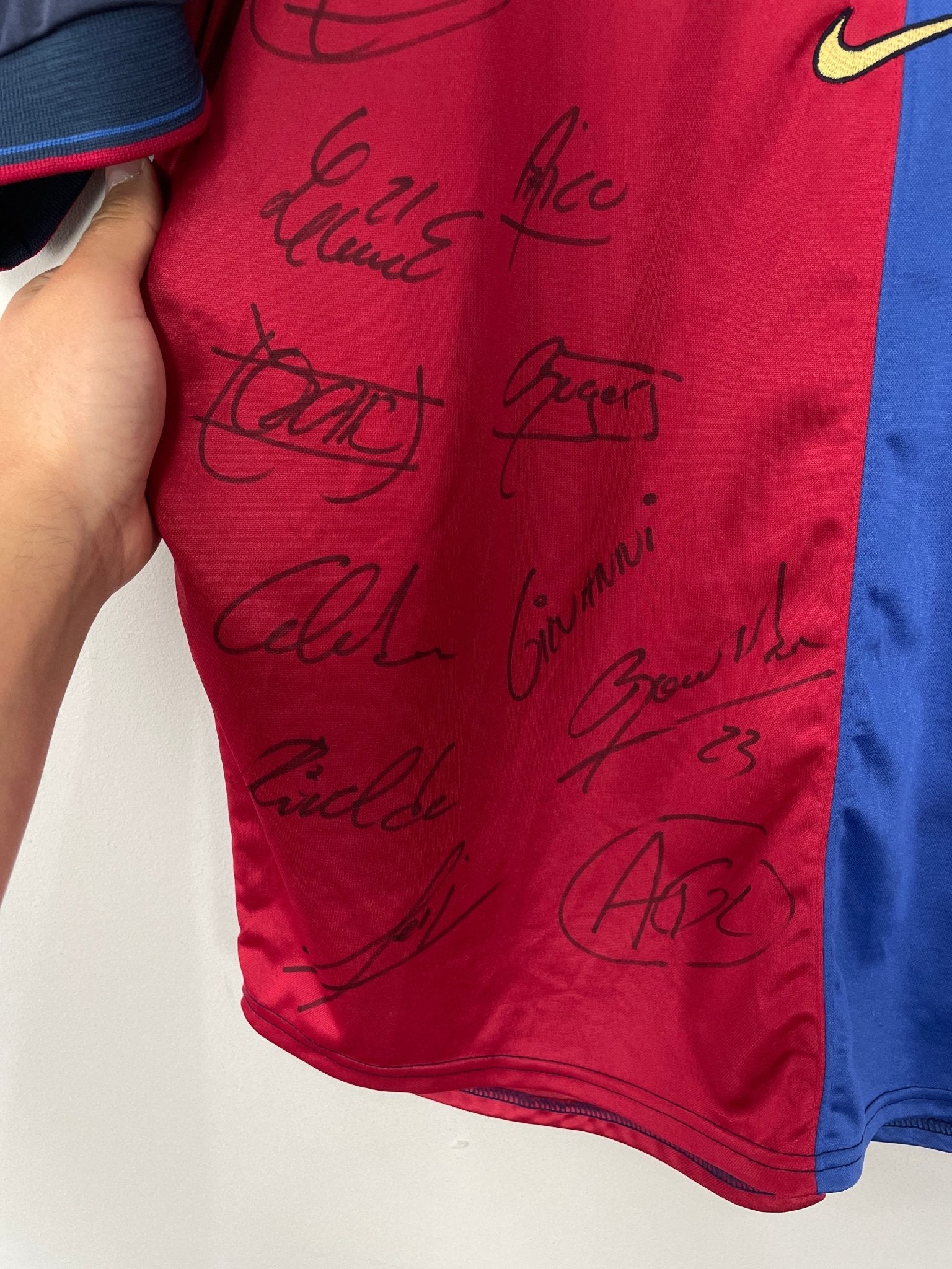 Shop 1999/00 BARCELONA *SQUAD SIGNED* HOME SHIRT (L) NIKE, classic football shirts, vintage football shirts & retro soccer jerseys at Cult Kits