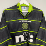 Shop 1999/00 CELTIC LARSSON AWAY SHIRT (XXL) UMBRO, classic football shirts, vintage football shirts & retro soccer jerseys at Cult Kits