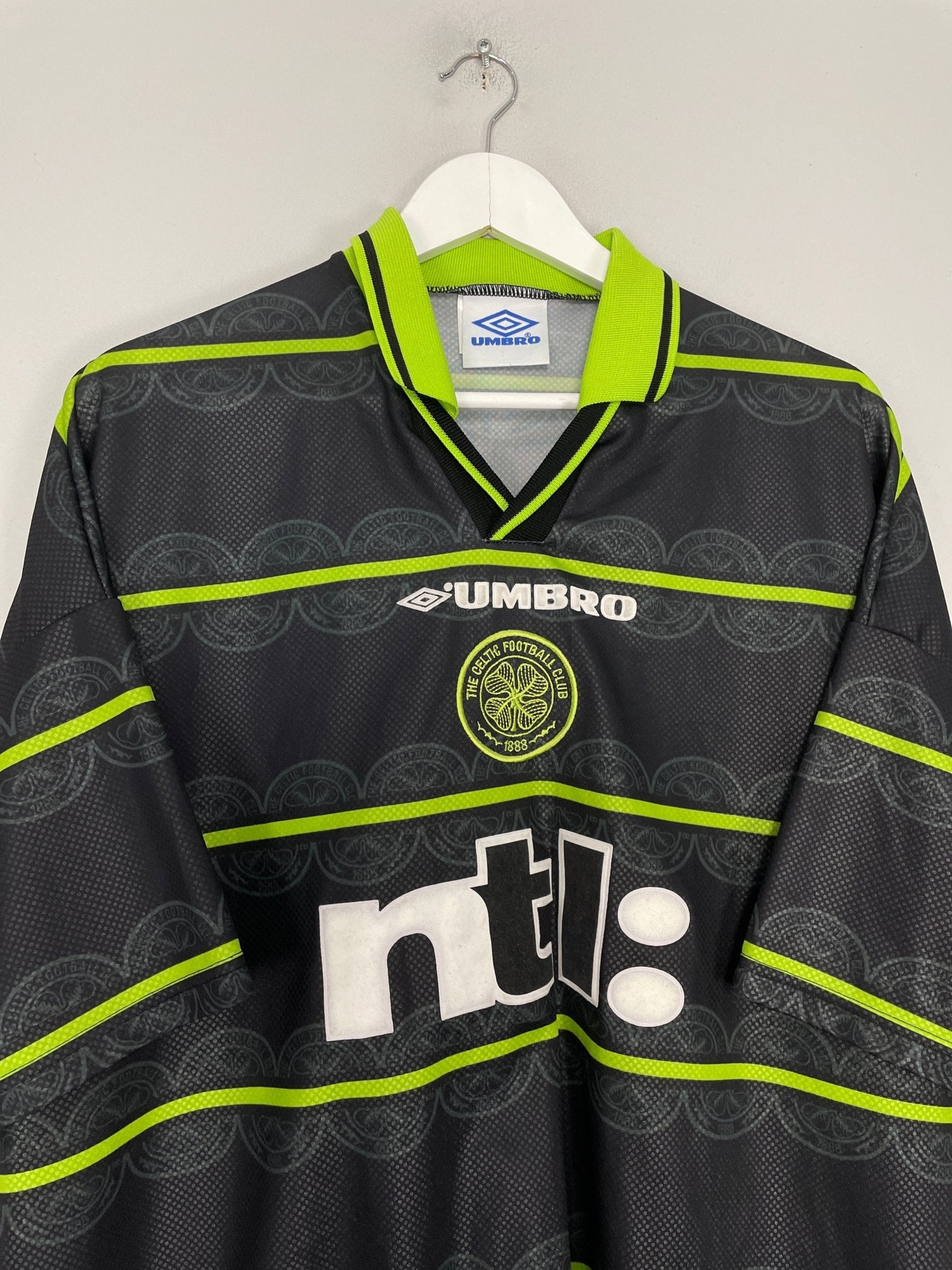 Shop 1999/00 CELTIC LARSSON AWAY SHIRT (XXL) UMBRO, classic football shirts, vintage football shirts & retro soccer jerseys at Cult Kits