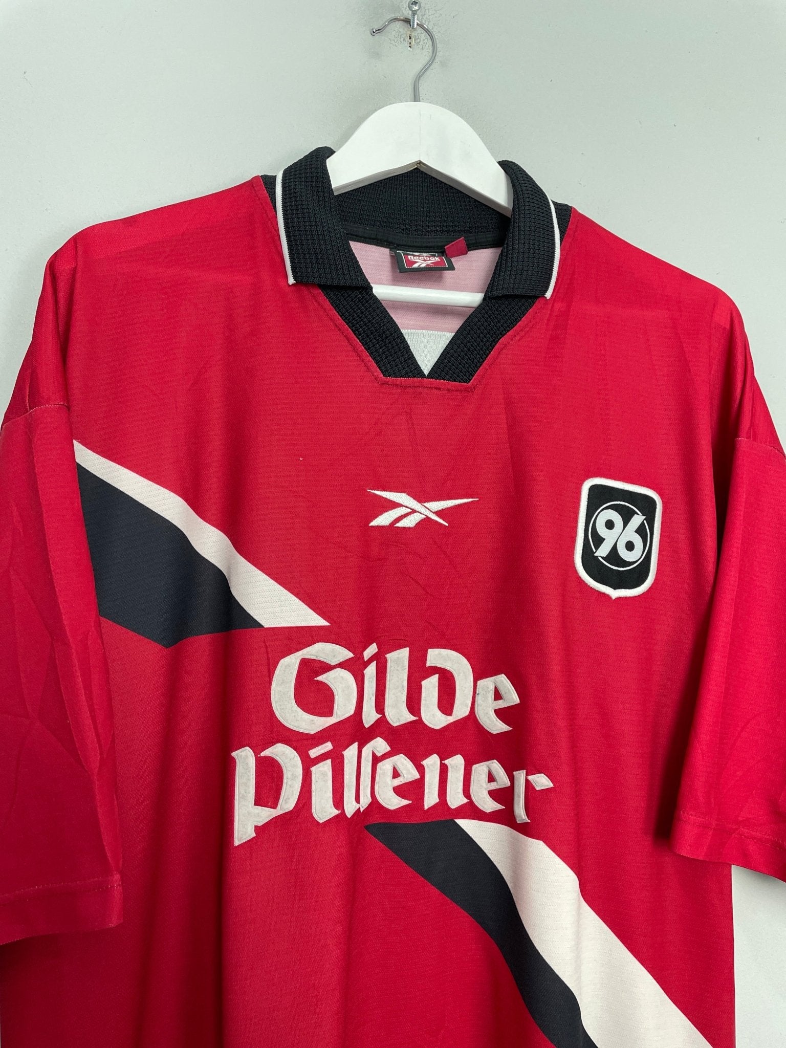 Shop 1999/00 HANNOVER 96 HOME SHIRT (XL) REEBOK, classic football shirts, vintage football shirts & retro soccer jerseys at Cult Kits