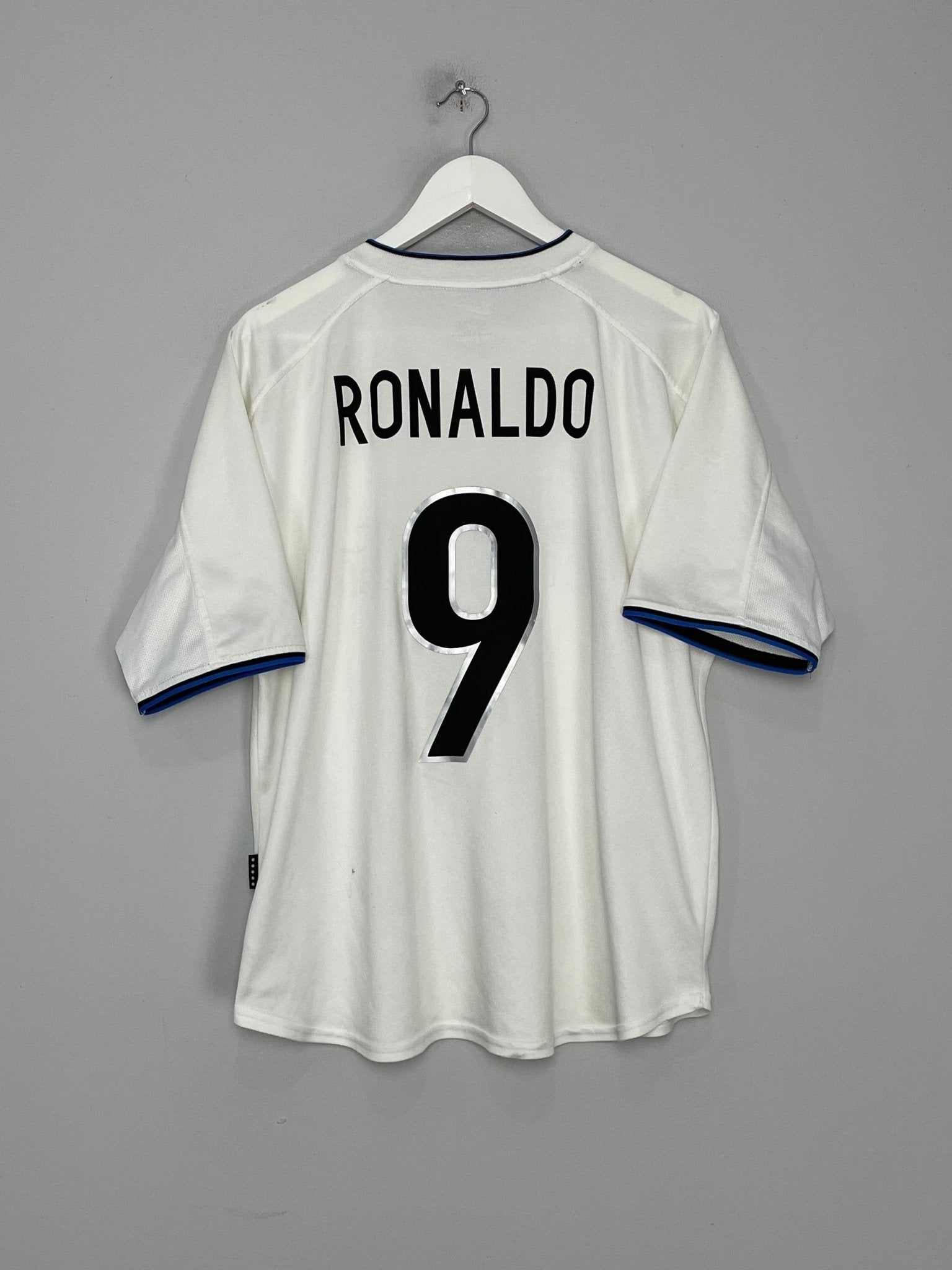 Shop 1999/00 INTER MILAN RONALDO #9 AWAY SHIRT (L) NIKE, classic football shirts, vintage football shirts & retro soccer jerseys at Cult Kits