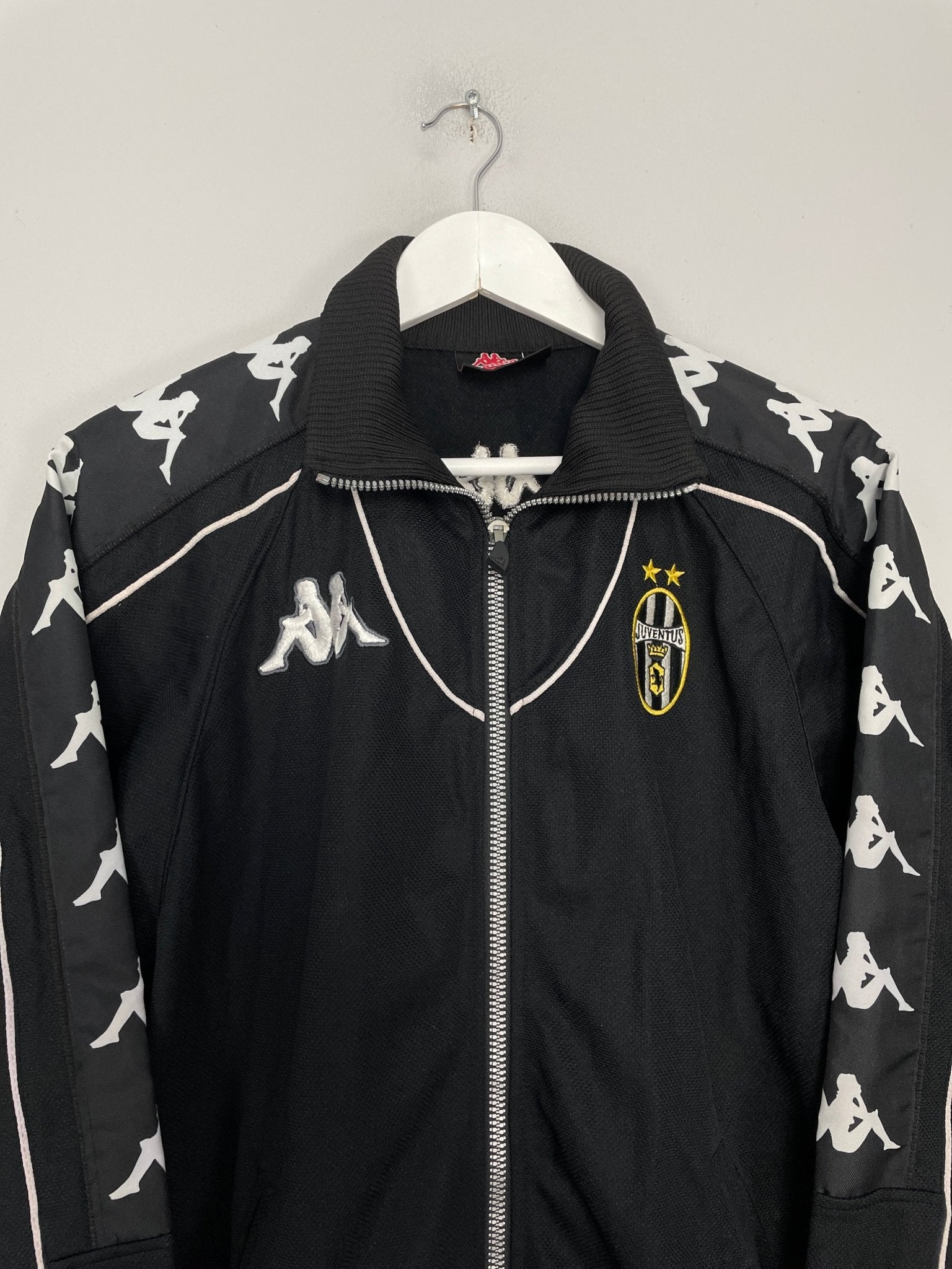 Shop 1999/00 JUVENTUS FULL TRACKSUIT (L) KAPPA, classic football shirts, vintage football shirts & retro soccer jerseys at Cult Kits