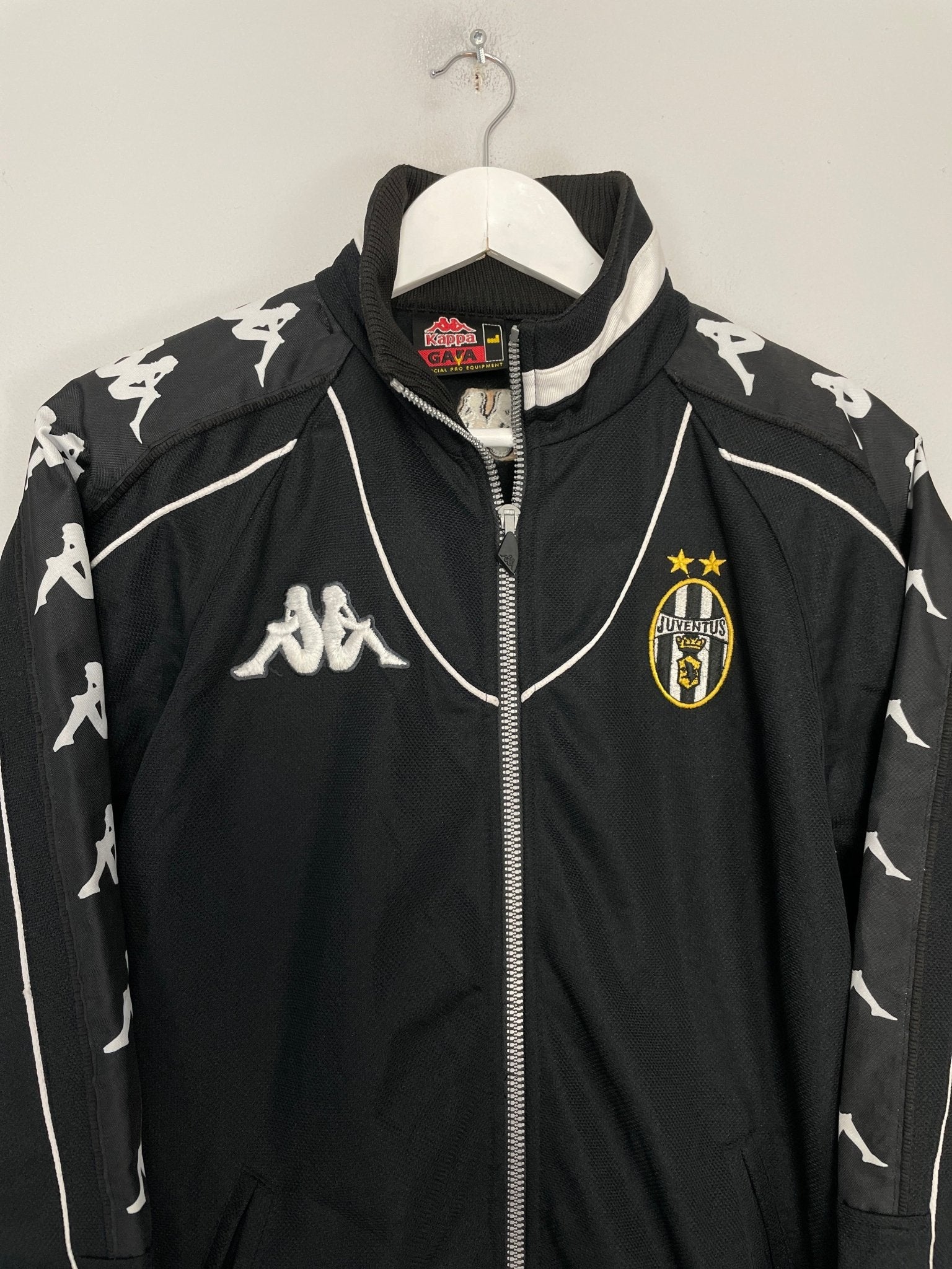 Shop 1999/00 JUVENTUS FULL TRACKSUIT (L) KAPPA, classic football shirts, vintage football shirts & retro soccer jerseys at Cult Kits