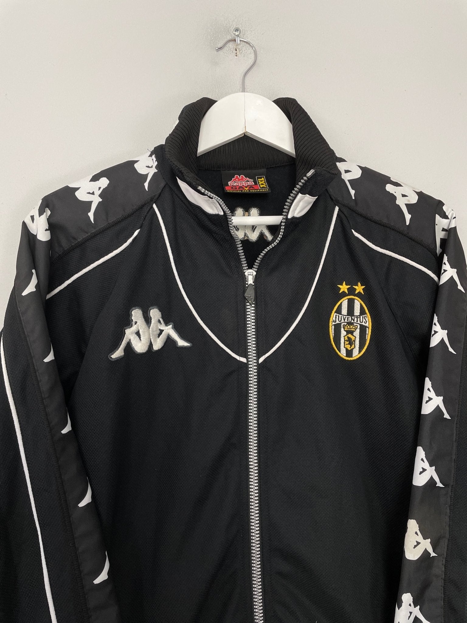 Shop 1999/00 JUVENTUS FULL TRACKSUIT (XXL) KAPPA, classic football shirts, vintage football shirts & retro soccer jerseys at Cult Kits