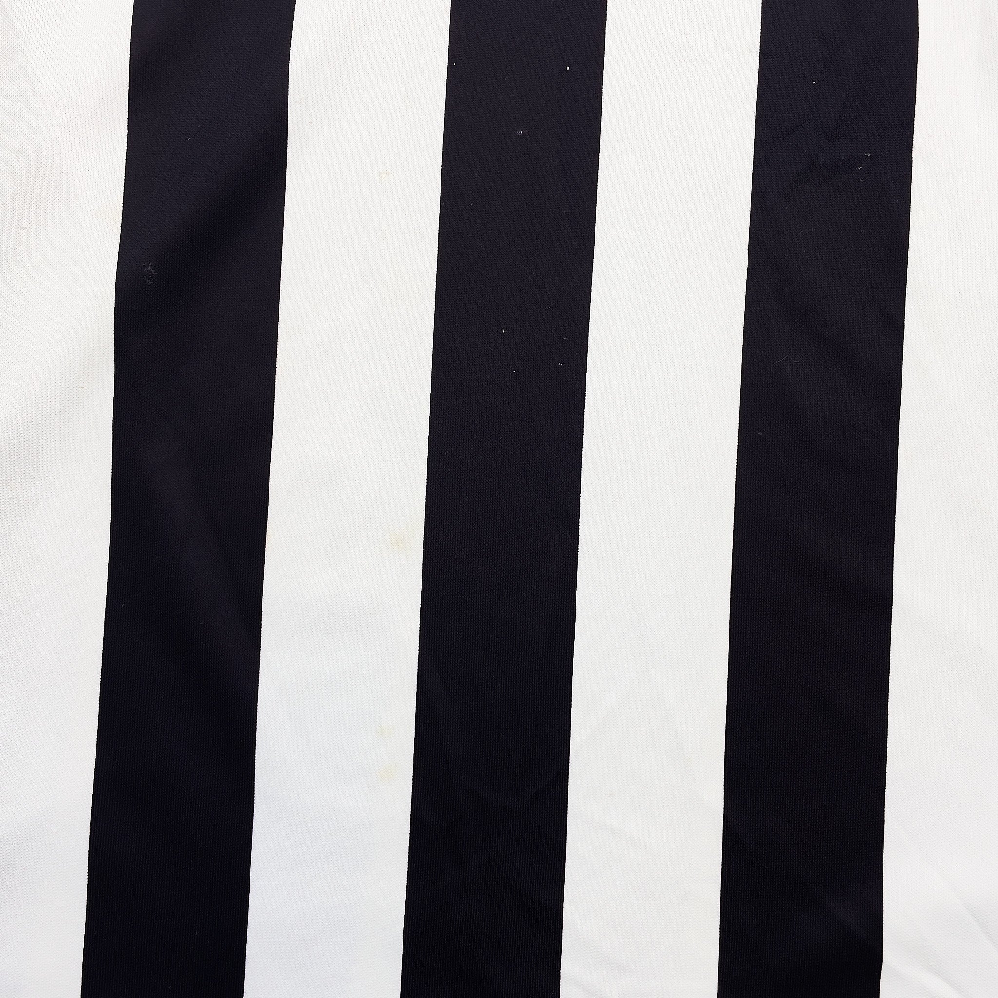 Buy 1999/00 Juventus Zidane 21 Home Shirt (XL) Kappa ~ Free worldwide shipping available ~ Authentic Vintage Football Shirts from Cult Kits