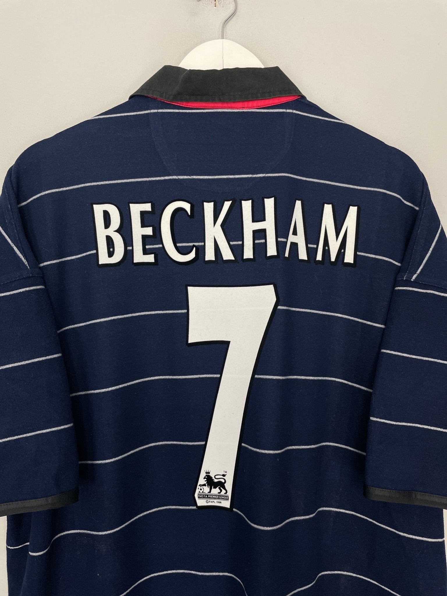 Shop 1999/00 MANCHESTER UNITED BECKHAM #7 AWAY SHIRT (XXL) UMBRO, classic football shirts, vintage football shirts & retro soccer jerseys at Cult Kits