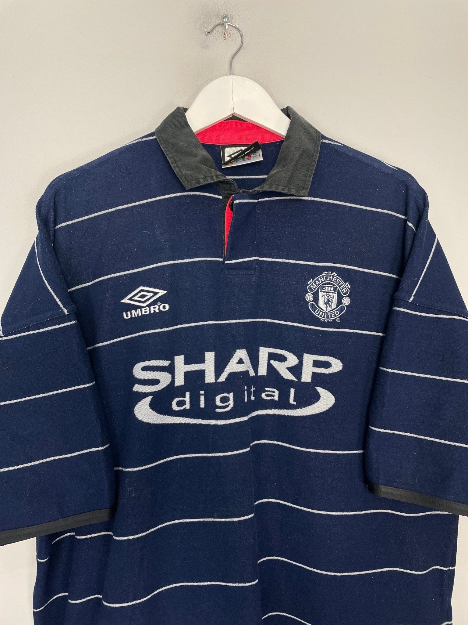 Shop 1999/00 MANCHESTER UNITED BECKHAM #7 AWAY SHIRT (XXL) UMBRO, classic football shirts, vintage football shirts & retro soccer jerseys at Cult Kits