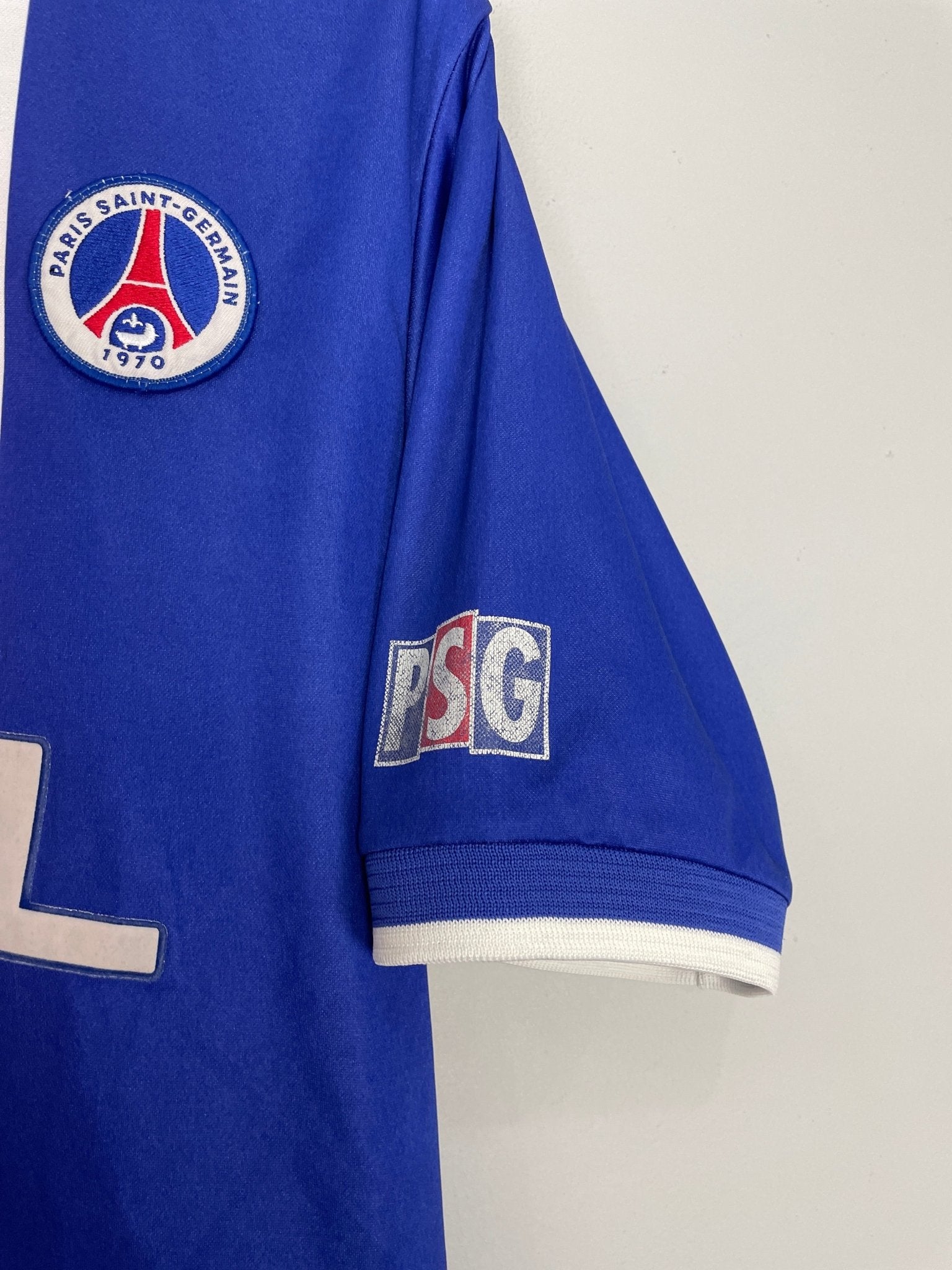 Shop 1999/00 PSG HOME SHIRT (M) NIKE, classic football shirts, vintage football shirts & retro soccer jerseys at Cult Kits