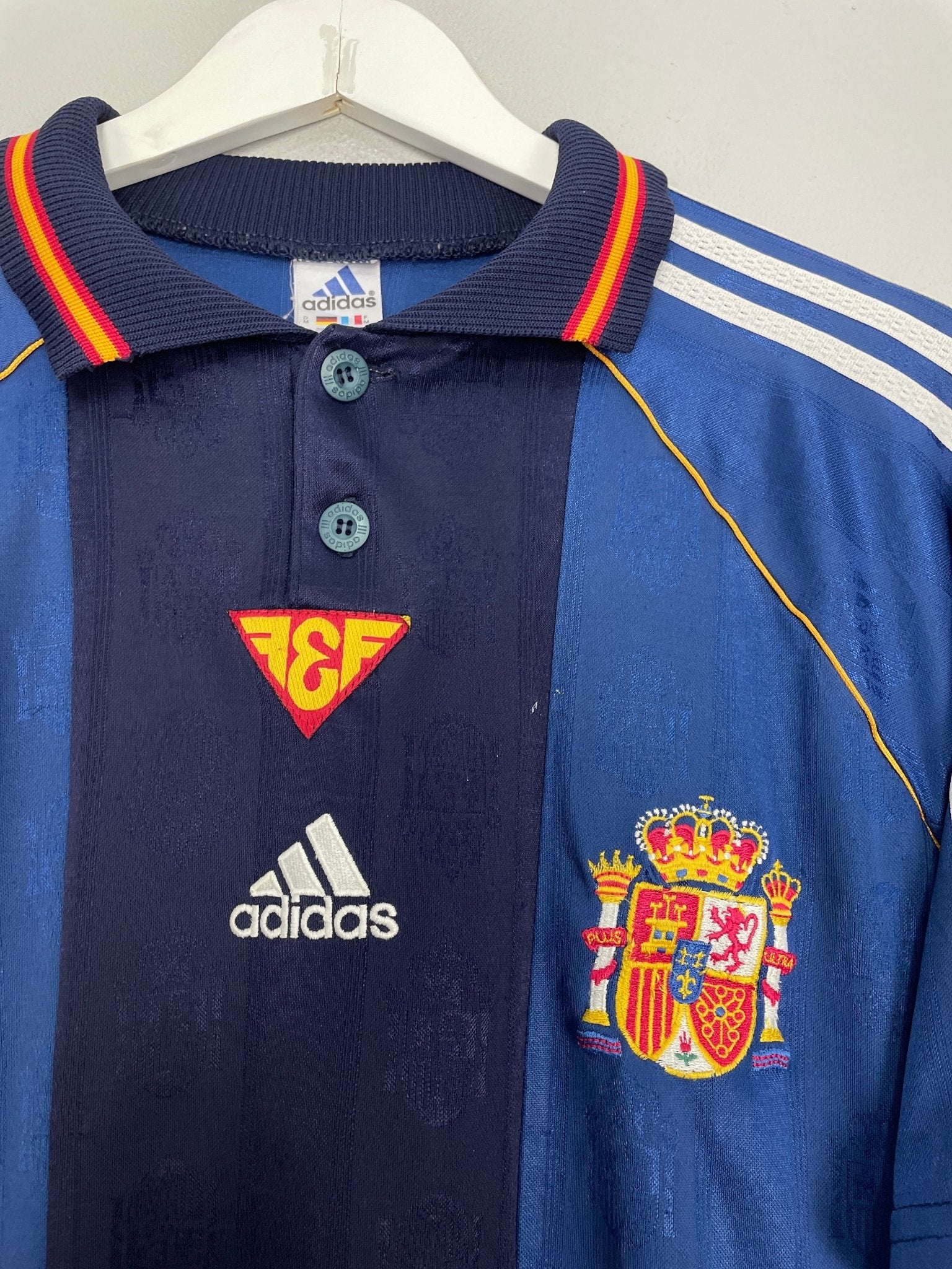 Shop 1999/00 SPAIN AWAY SHIRT (M) ADIDAS, classic football shirts, vintage football shirts & retro soccer jerseys at Cult Kits