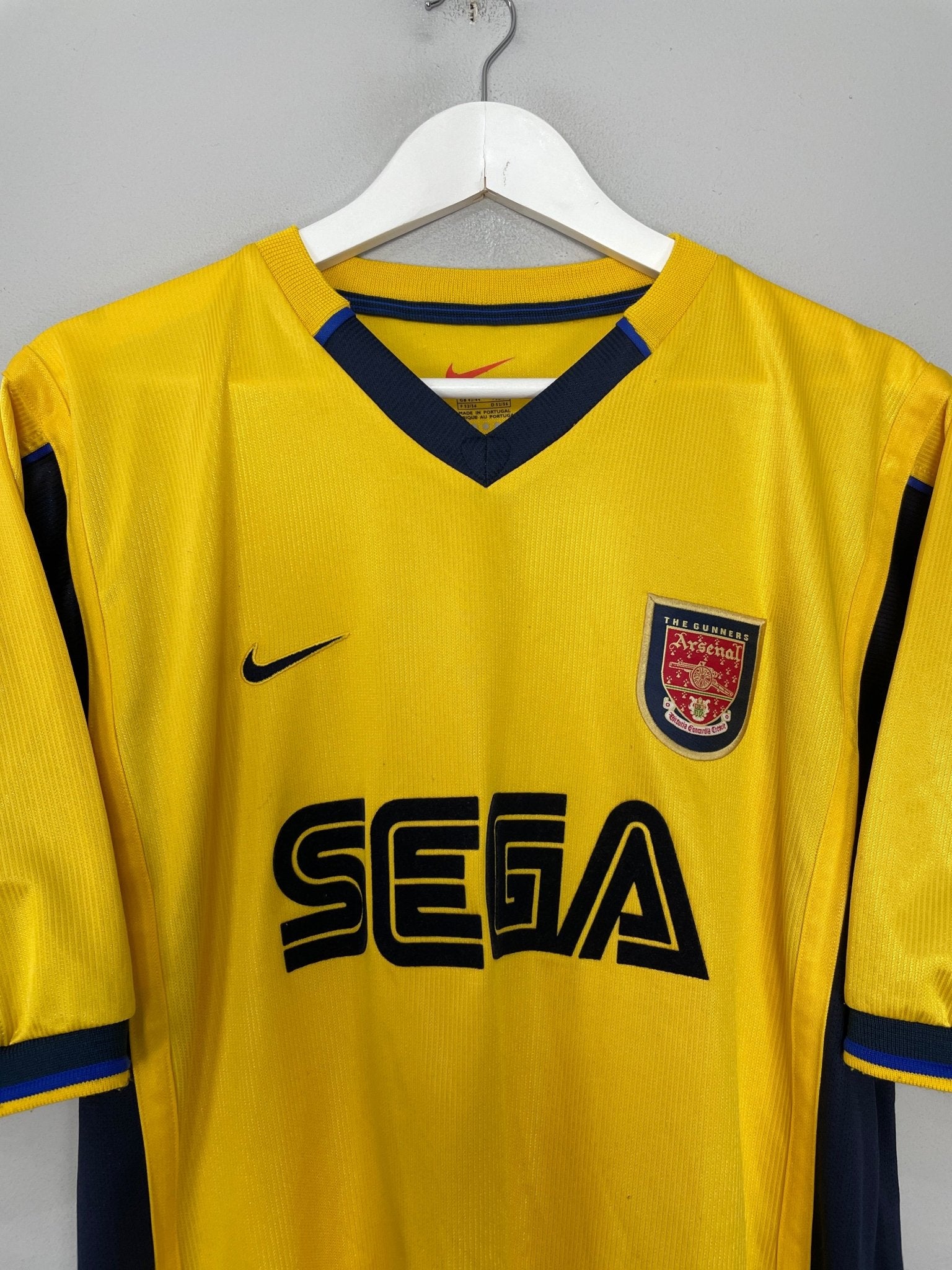 Shop 1999/01 ARSENAL AWAY SHIRT (L) NIKE, classic football shirts, vintage football shirts & retro soccer jerseys at Cult Kits