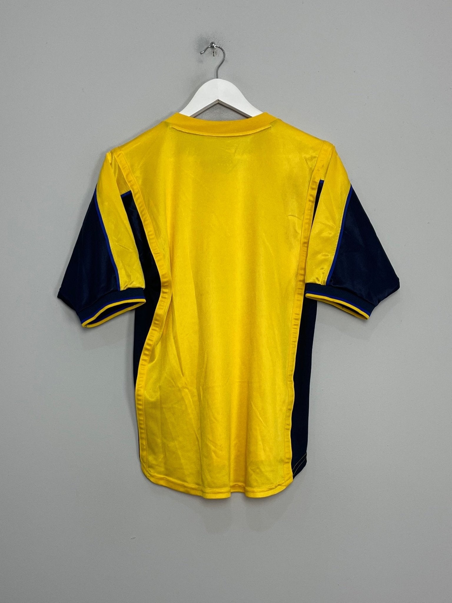 Shop 1999/01 ARSENAL AWAY SHIRT (S) NIKE, classic football shirts, vintage football shirts & retro soccer jerseys at Cult Kits
