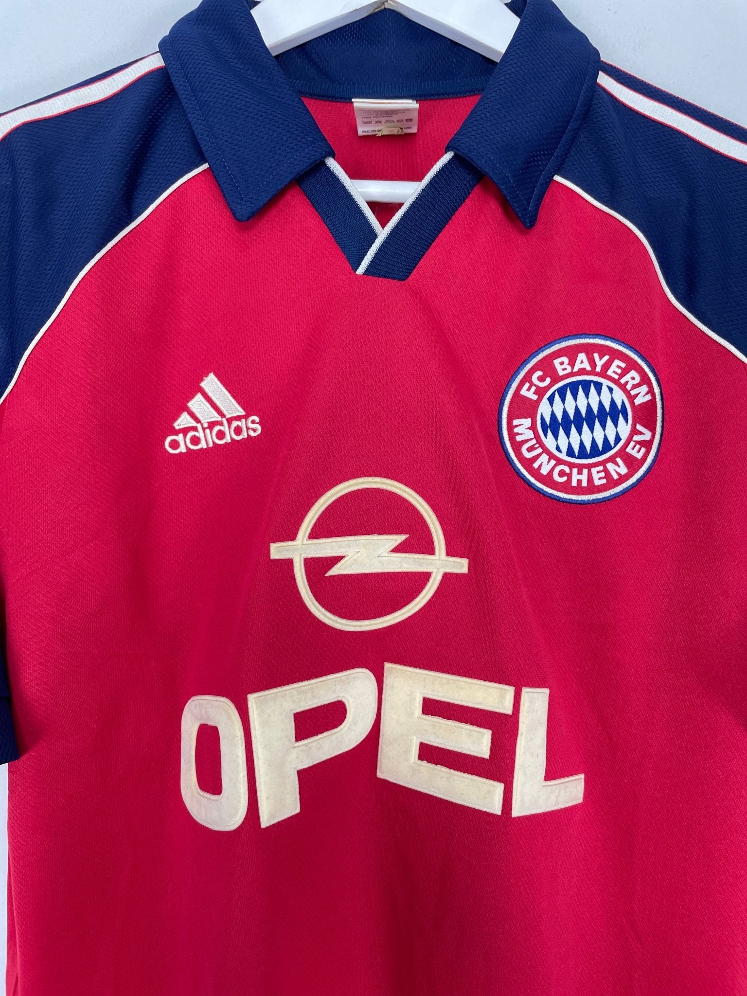 Shop 1999/01 BAYERN MUNICH SANTA CRUZ #24 HOME SHIRT (M) ADIDAS, classic football shirts, vintage football shirts & retro soccer jerseys at Cult Kits