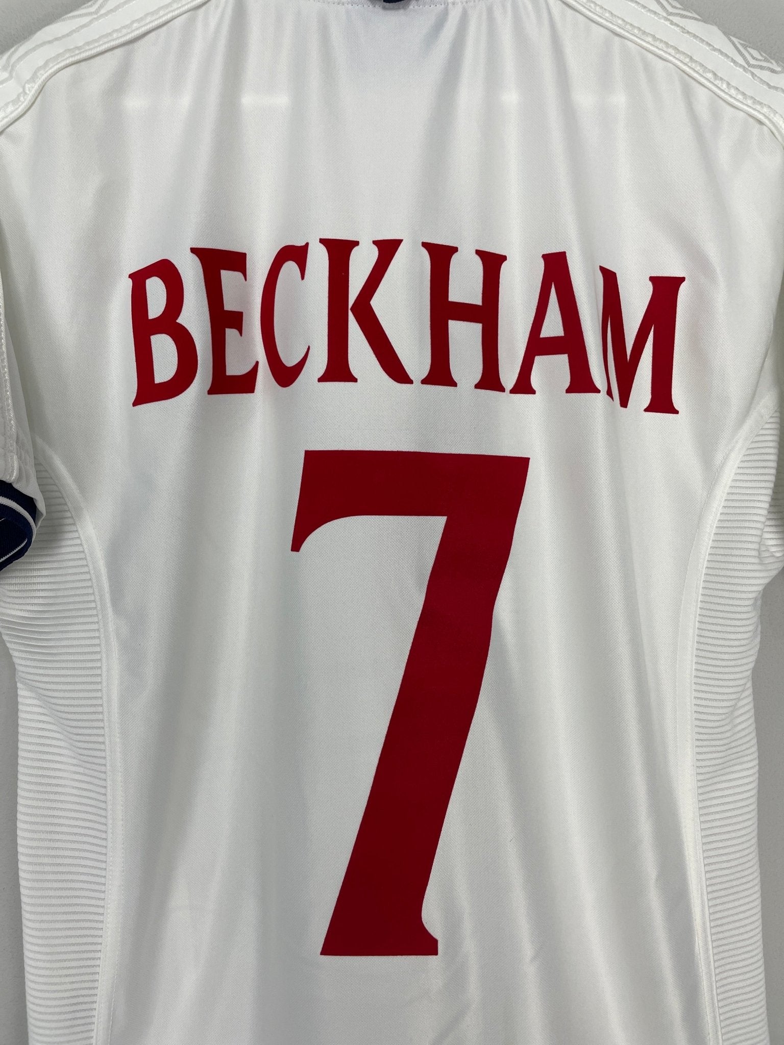 Shop 1999/01 ENGLAND BECKHAM #7 HOME SHIRT (M) UMBRO, classic football shirts, vintage football shirts & retro soccer jerseys at Cult Kits