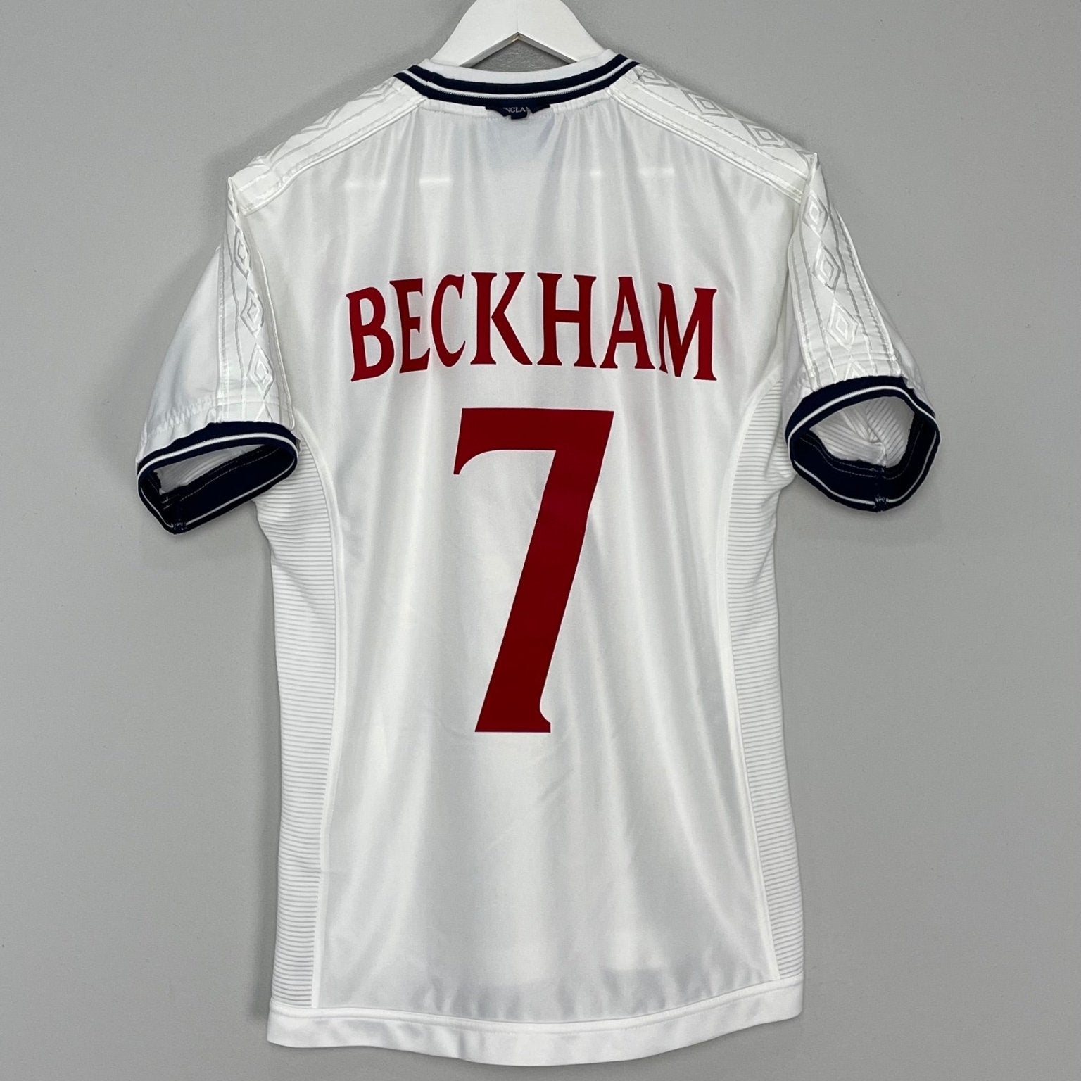 Shop 1999/01 ENGLAND BECKHAM #7 HOME SHIRT (M) UMBRO, classic football shirts, vintage football shirts & retro soccer jerseys at Cult Kits