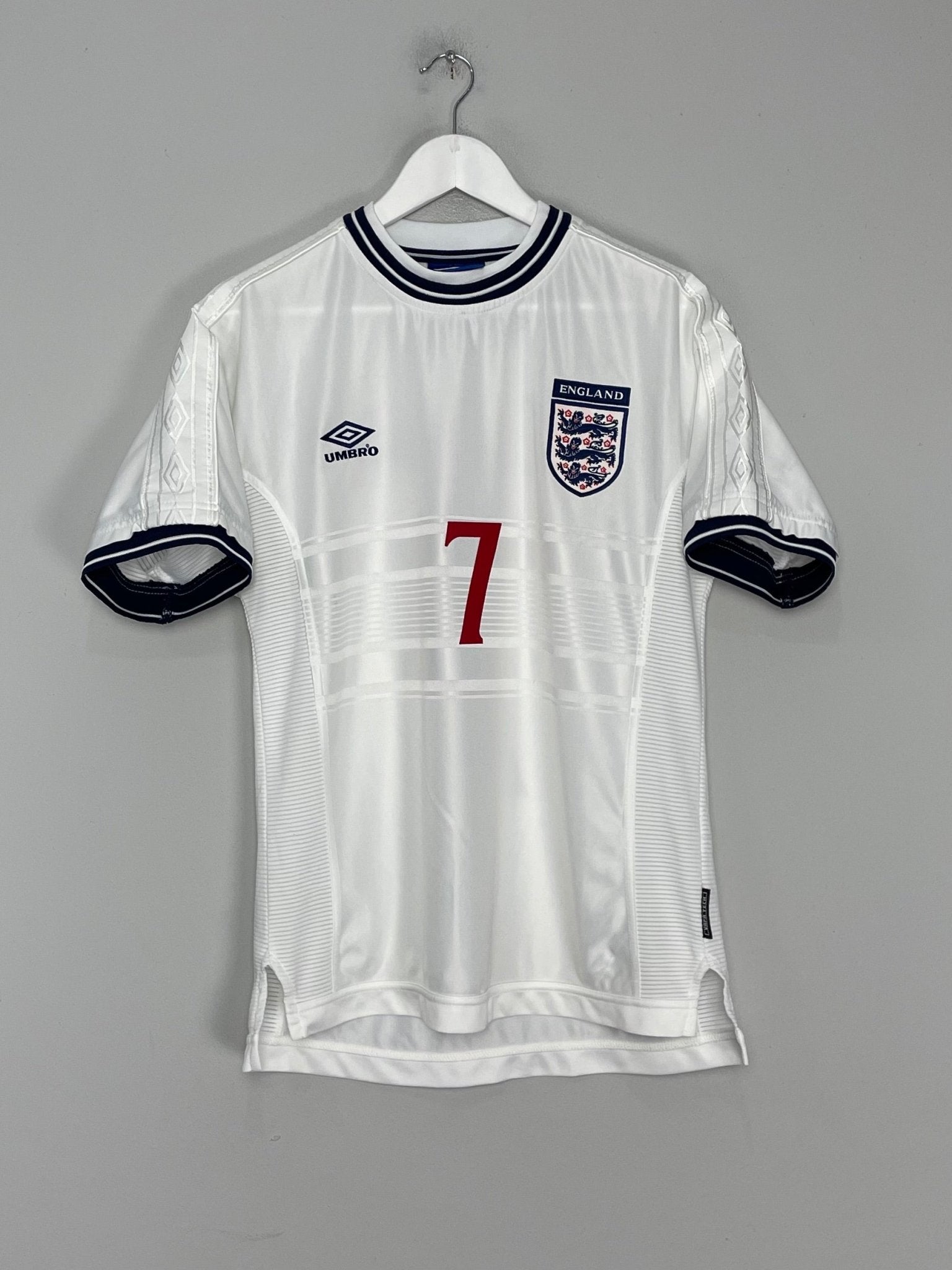 Shop 1999/01 ENGLAND BECKHAM #7 HOME SHIRT (M) UMBRO, classic football shirts, vintage football shirts & retro soccer jerseys at Cult Kits