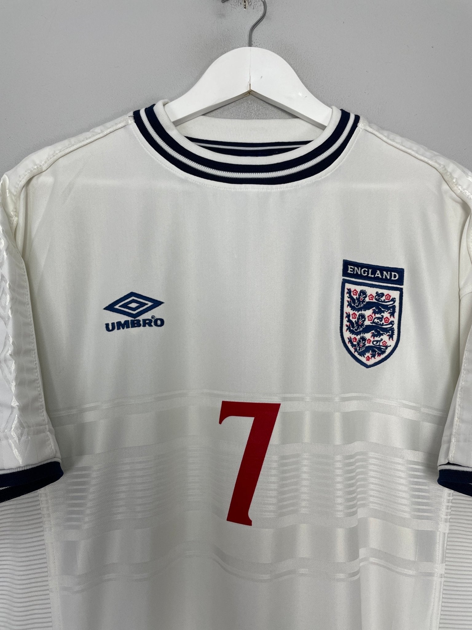 Shop 1999/01 ENGLAND BECKHAM #7 HOME SHIRT (XL) UMBRO, classic football shirts, vintage football shirts & retro soccer jerseys at Cult Kits