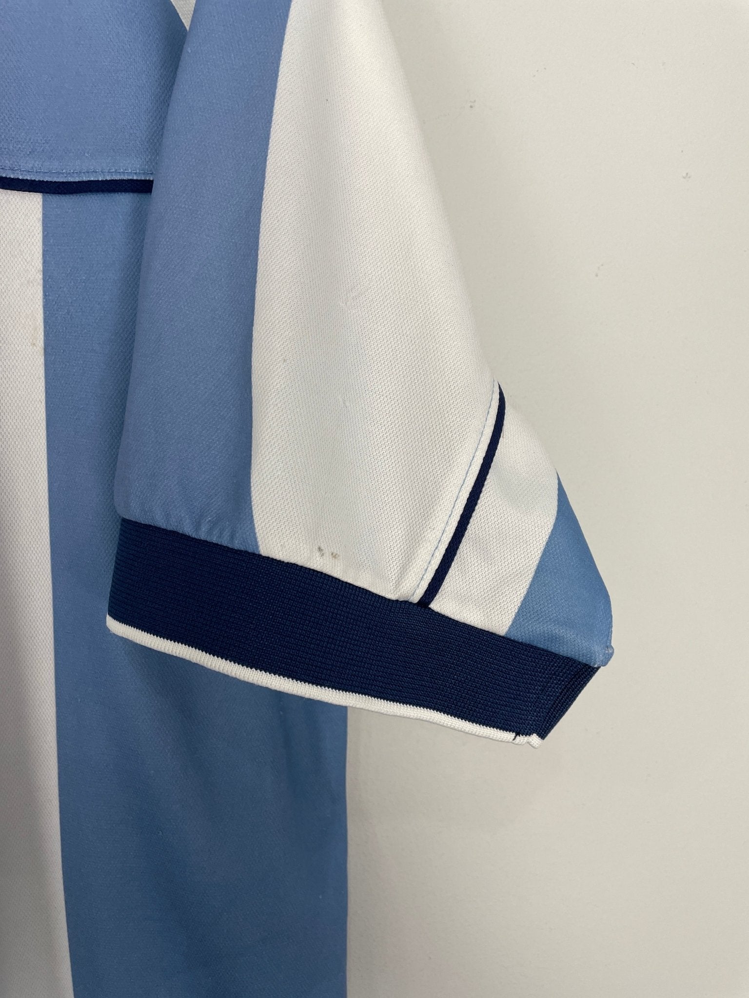 Shop 2000/01 ARGENTINA HOME SHIRT (XL) REEBOK, classic football shirts, vintage football shirts & retro soccer jerseys at Cult Kits