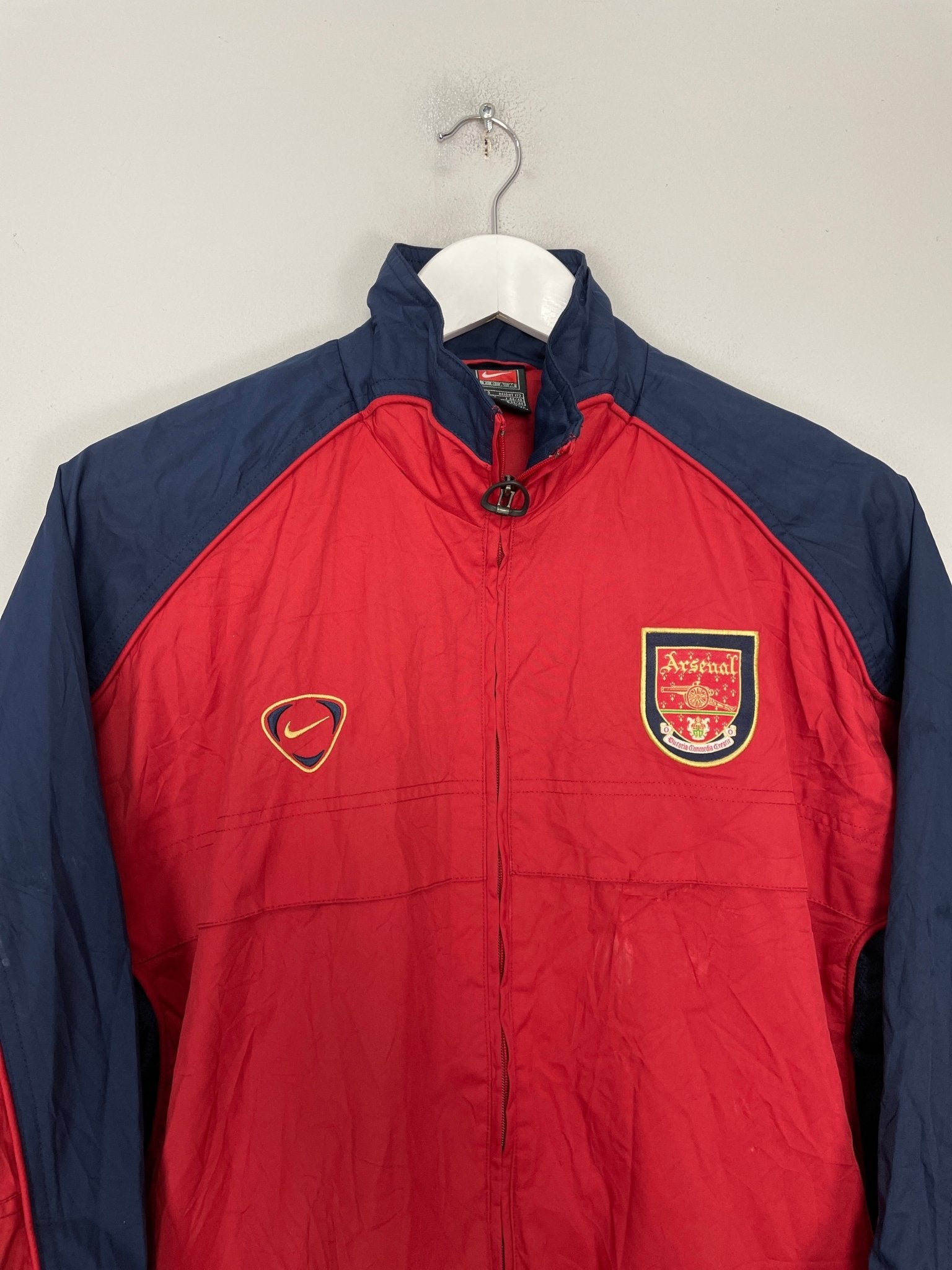 Shop 2000/01 ARSENAL TRACK JACKET (S) NIKE, classic football shirts, vintage football shirts & retro soccer jerseys at Cult Kits