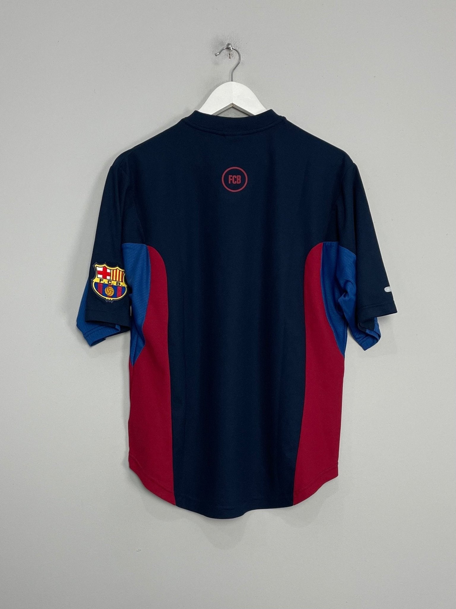 Shop 2000/01 BARCELONA TRAINING SHIRT (M) NIKE, classic football shirts, vintage football shirts & retro soccer jerseys at Cult Kits
