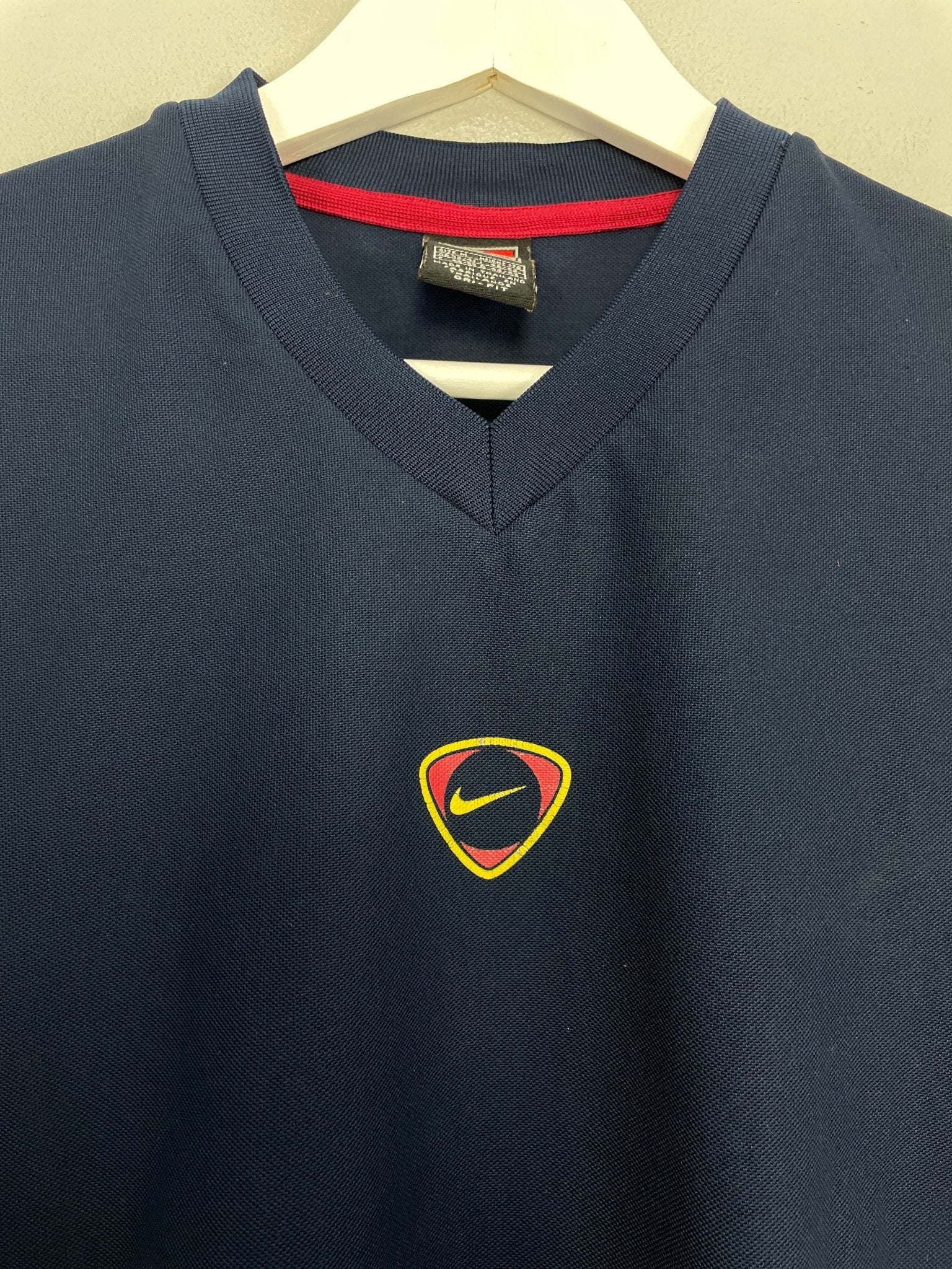 Shop 2000/01 BARCELONA TRAINING SHIRT (M) NIKE, classic football shirts, vintage football shirts & retro soccer jerseys at Cult Kits