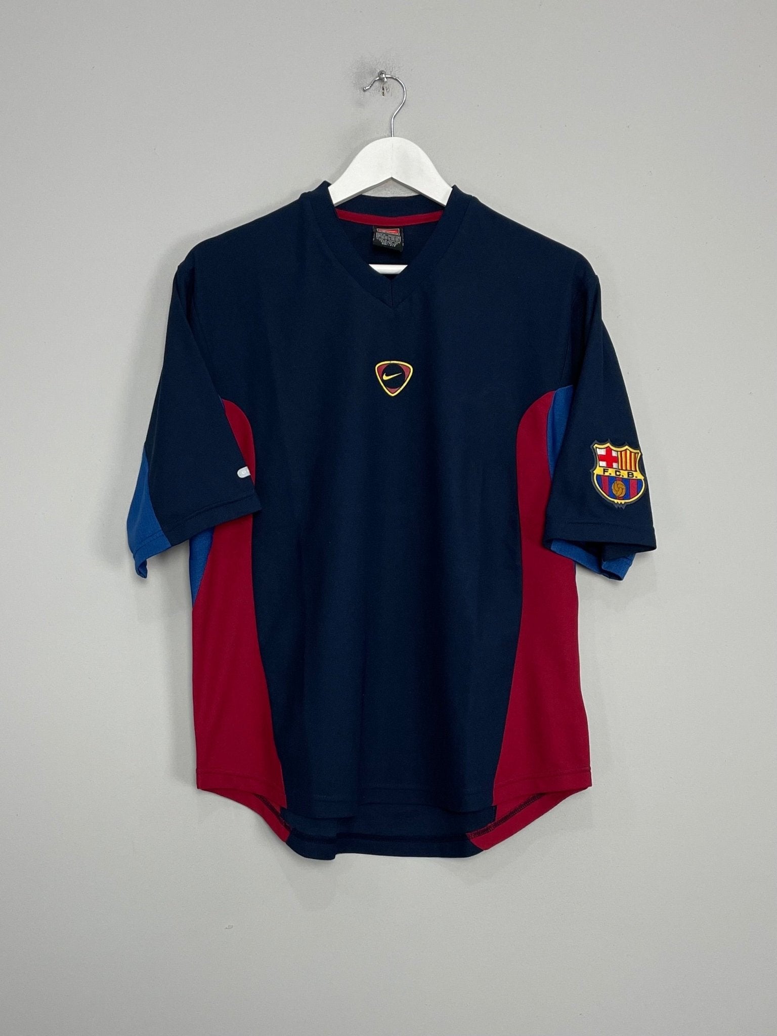 Shop 2000/01 BARCELONA TRAINING SHIRT (M) NIKE, classic football shirts, vintage football shirts & retro soccer jerseys at Cult Kits