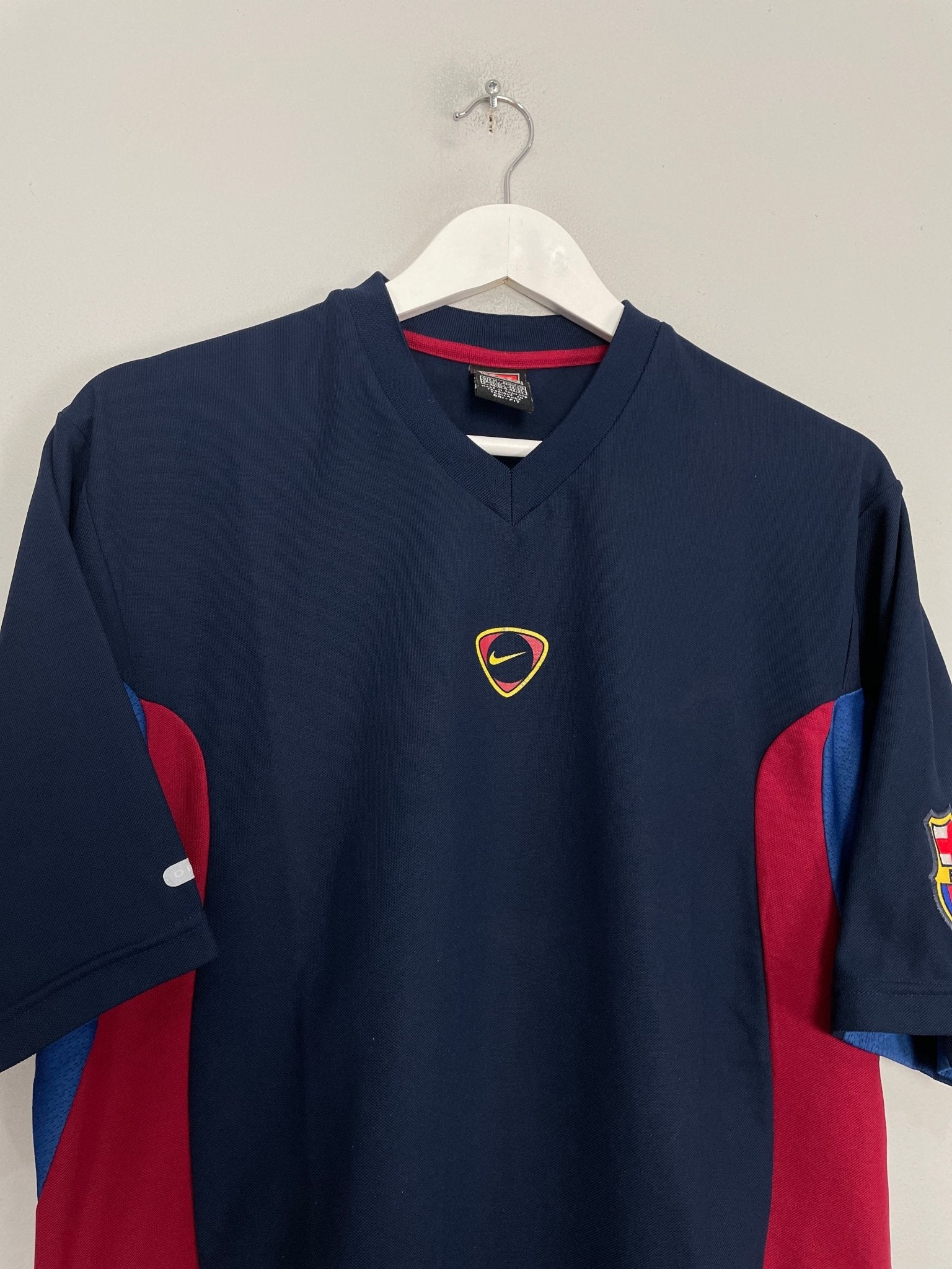 Shop 2000/01 BARCELONA TRAINING SHIRT (M) NIKE, classic football shirts, vintage football shirts & retro soccer jerseys at Cult Kits