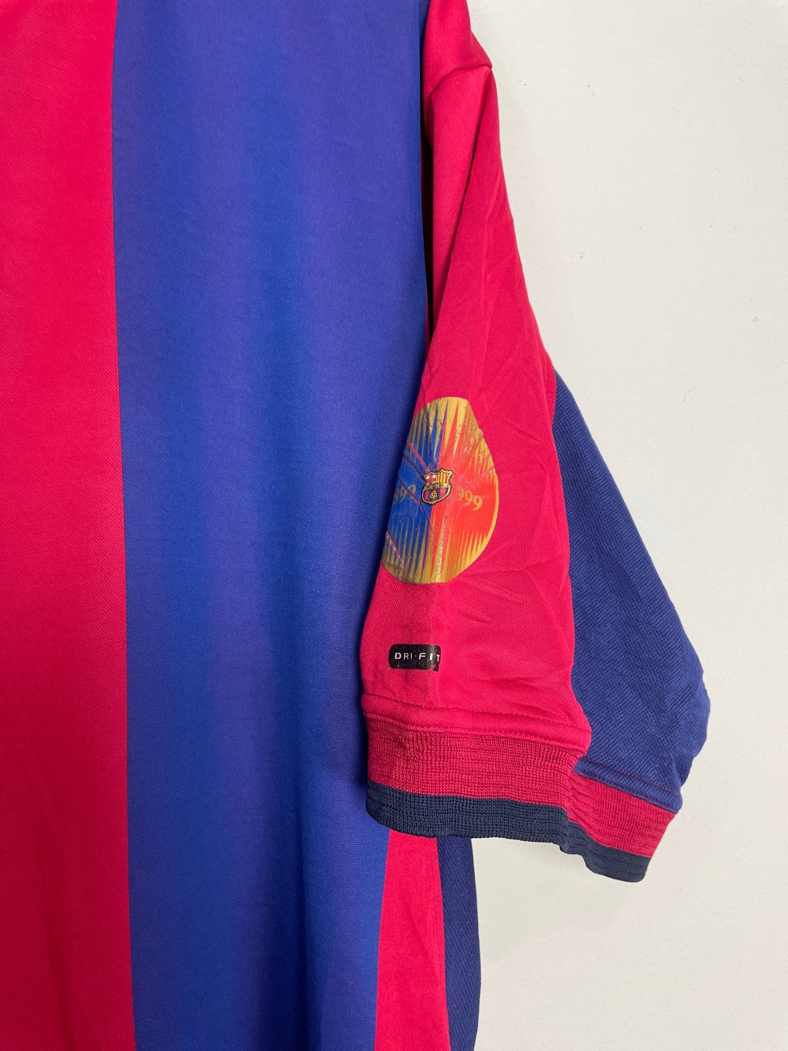 Shop 2000/01 BARCELONA XAVI #16 HOME SHIRT (XL) NIKE, classic football shirts, vintage football shirts & retro soccer jerseys at Cult Kits