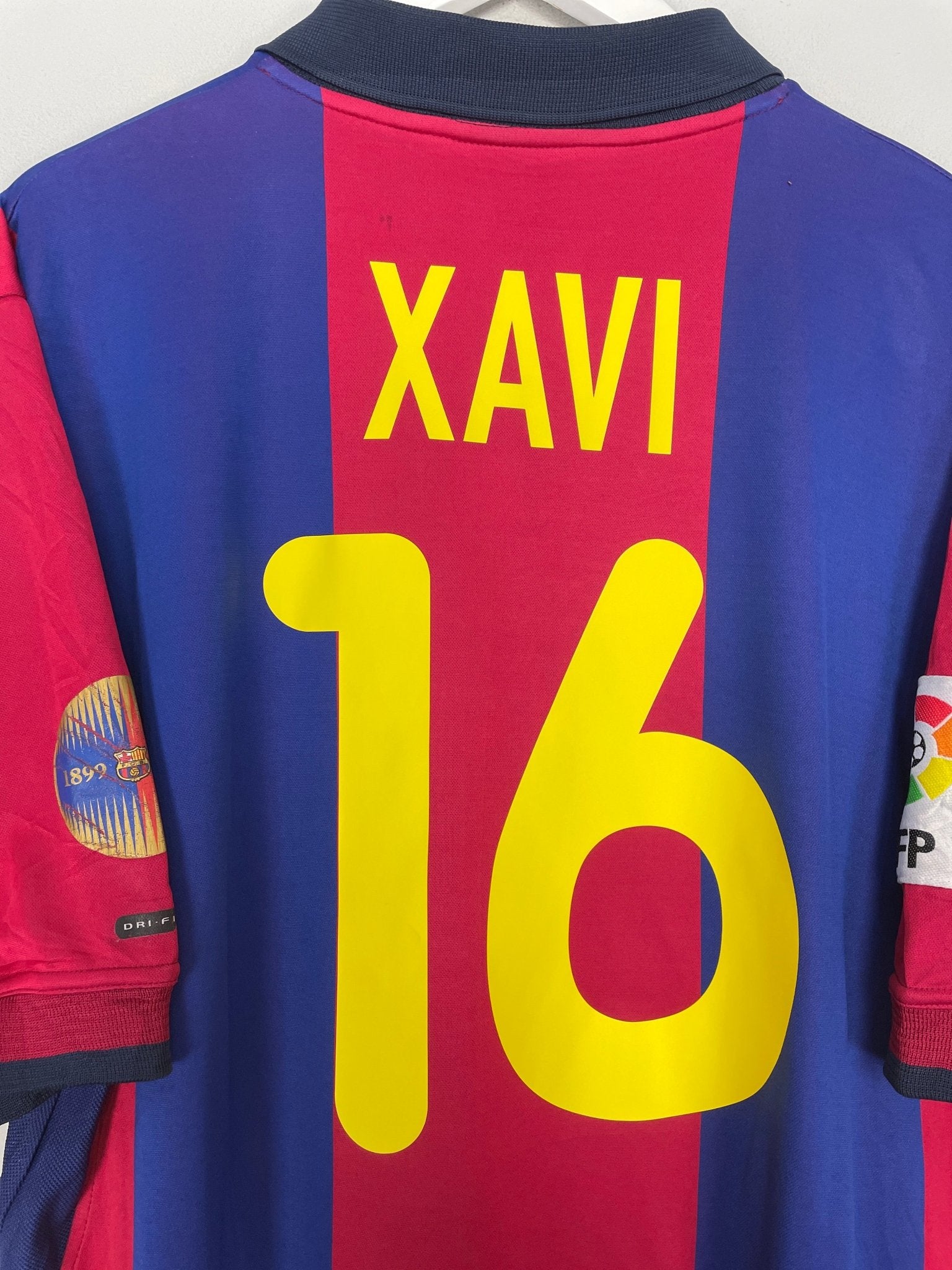 Shop 2000/01 BARCELONA XAVI #16 HOME SHIRT (XL) NIKE, classic football shirts, vintage football shirts & retro soccer jerseys at Cult Kits