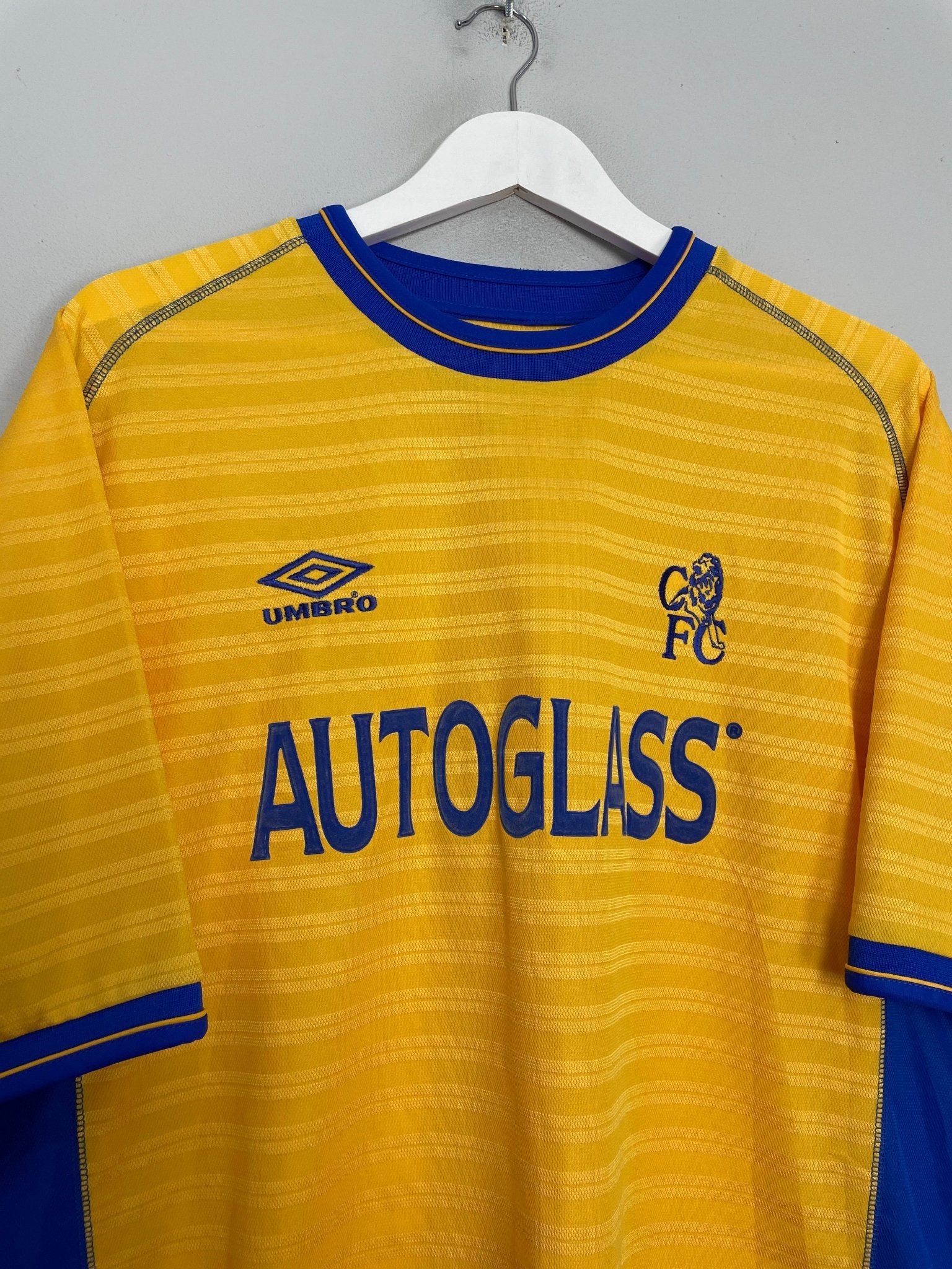 Shop 2000/01 CHELSEA ZOLA #25 AWAY SHIRT (XXL) UMBRO, classic football shirts, vintage football shirts & retro soccer jerseys at Cult Kits