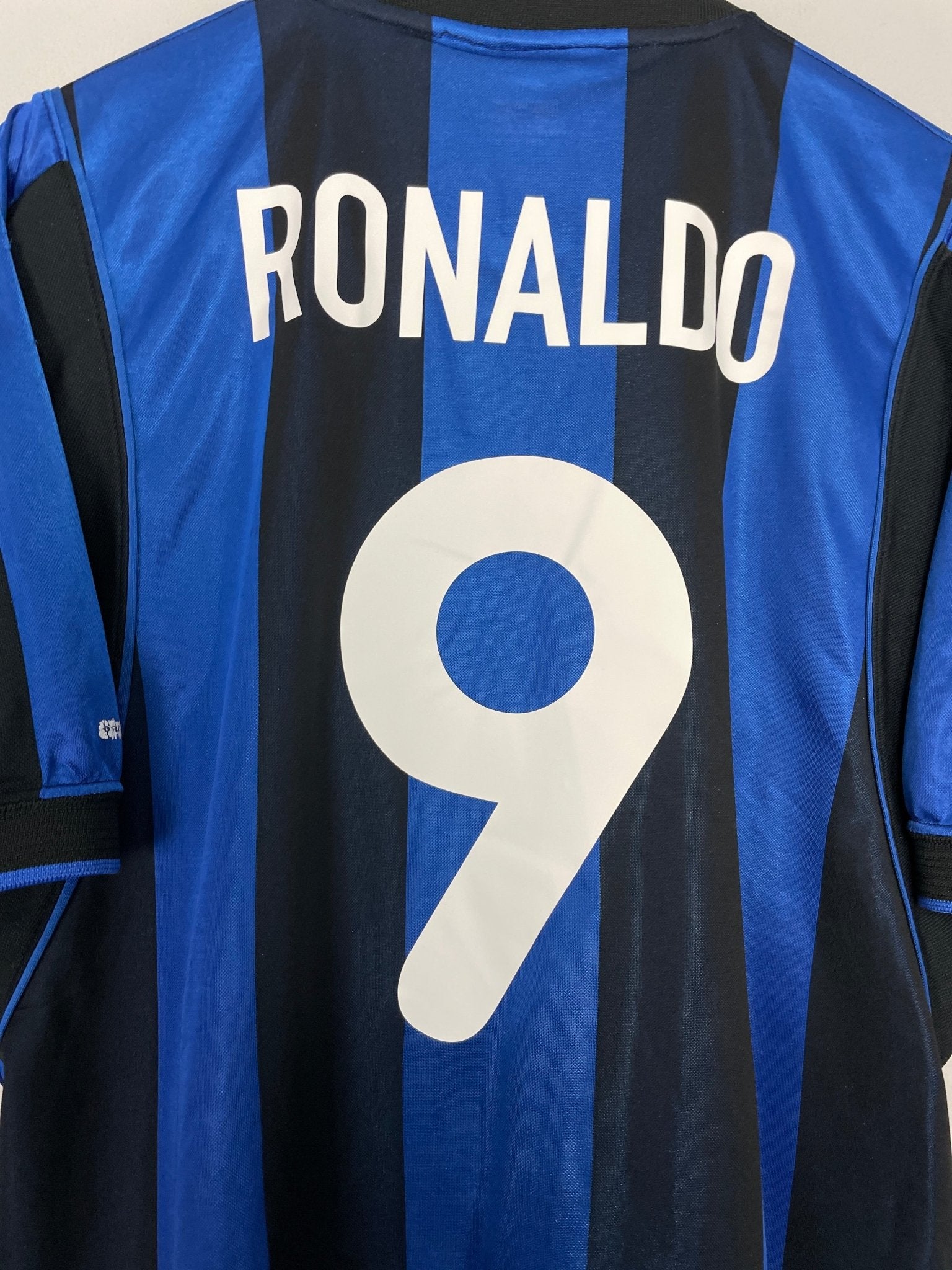 Shop 2000/01 INTER MILAN RONALDO #9 HOME SHIRT (M) NIKE, classic football shirts, vintage football shirts & retro soccer jerseys at Cult Kits