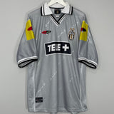 Shop 2000/01 JUVENTUS DEL PIERO #10 AWAY SHIRT (XL) LOTTO, classic football shirts, vintage football shirts & retro soccer jerseys at Cult Kits
