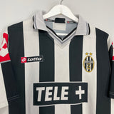 Shop 2000/01 JUVENTUS HOME SHIRT (M) LOTTO, classic football shirts, vintage football shirts & retro soccer jerseys at Cult Kits
