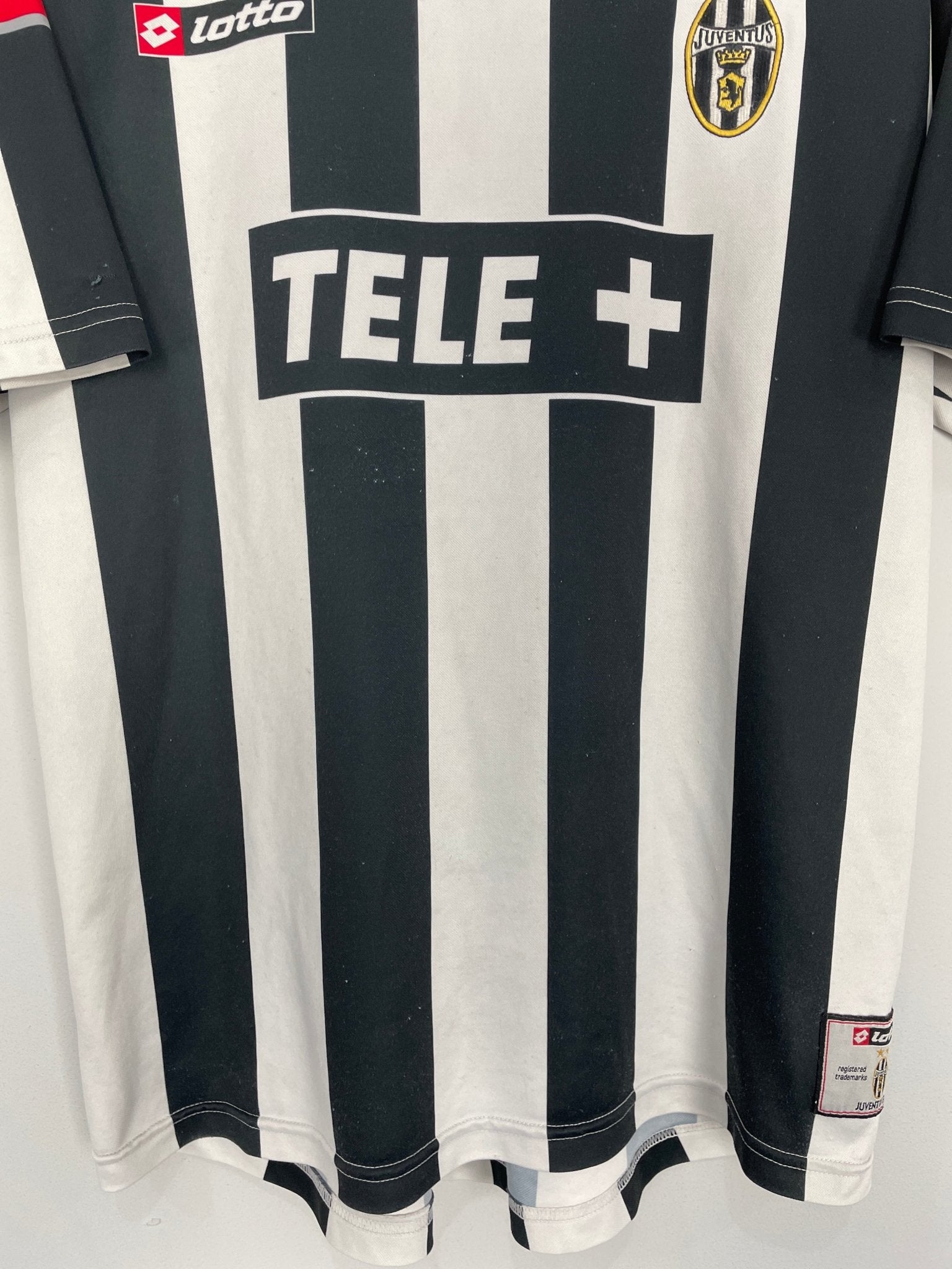 Shop 2000/01 JUVENTUS HOME SHIRT (M) LOTTO, classic football shirts, vintage football shirts & retro soccer jerseys at Cult Kits