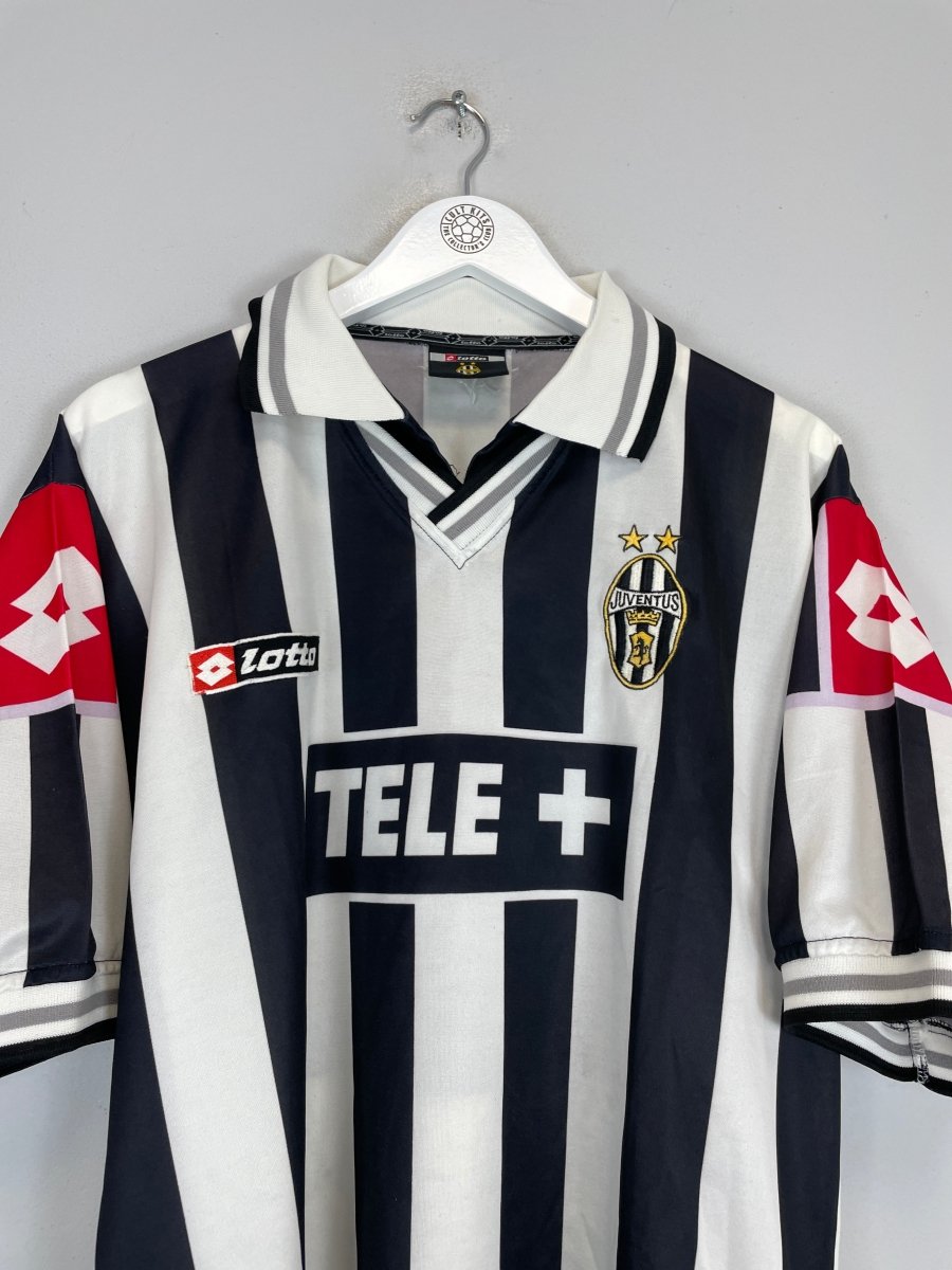 2000/01 JUVENTUS HOME SHIRT (M) LOTTO - Cult Kits - Medium - Buy Vintage Football Shirts, Authentic Retro Football Shirts For Sale, Classic Football Shirts & Soccer Jersey