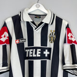 2000/01 JUVENTUS HOME SHIRT (M) LOTTO - Cult Kits - Medium - Buy Vintage Football Shirts, Authentic Retro Football Shirts For Sale, Classic Football Shirts & Soccer Jersey