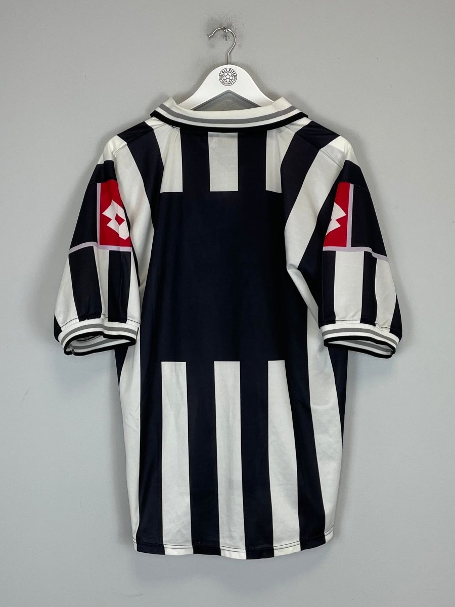 2000/01 JUVENTUS HOME SHIRT (M) LOTTO - Cult Kits - Medium - Buy Vintage Football Shirts, Authentic Retro Football Shirts For Sale, Classic Football Shirts & Soccer Jersey