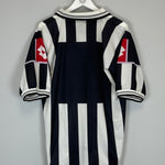 2000/01 JUVENTUS HOME SHIRT (M) LOTTO - Cult Kits - Medium - Buy Vintage Football Shirts, Authentic Retro Football Shirts For Sale, Classic Football Shirts & Soccer Jersey
