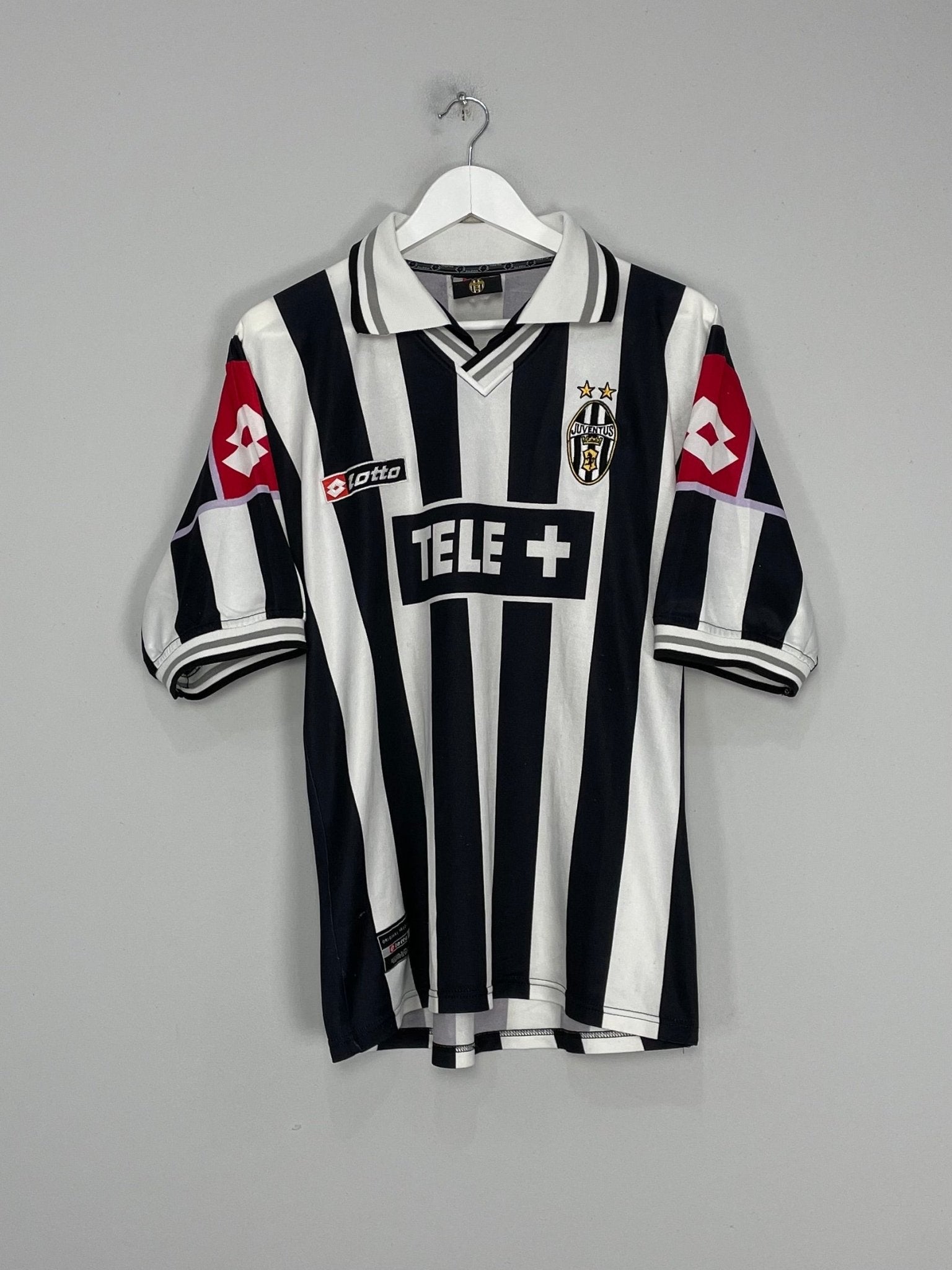 Shop 2000/01 JUVENTUS HOME SHIRT (M) LOTTO, classic football shirts, vintage football shirts & retro soccer jerseys at Cult Kits