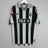 Shop 2000/01 JUVENTUS HOME SHIRT (M) LOTTO, classic football shirts, vintage football shirts & retro soccer jerseys at Cult Kits
