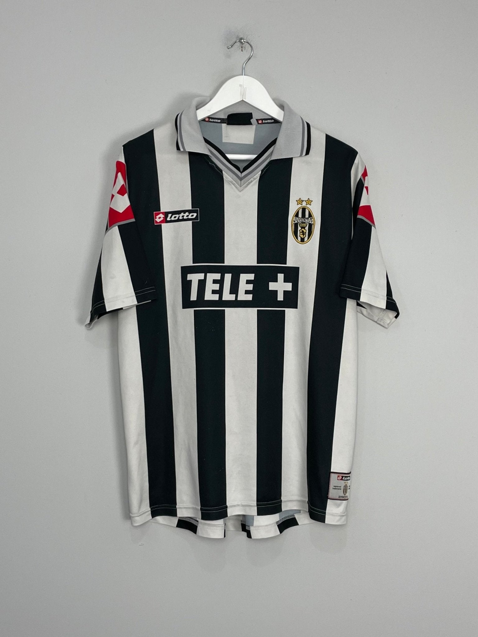 Shop 2000/01 JUVENTUS HOME SHIRT (M) LOTTO, classic football shirts, vintage football shirts & retro soccer jerseys at Cult Kits
