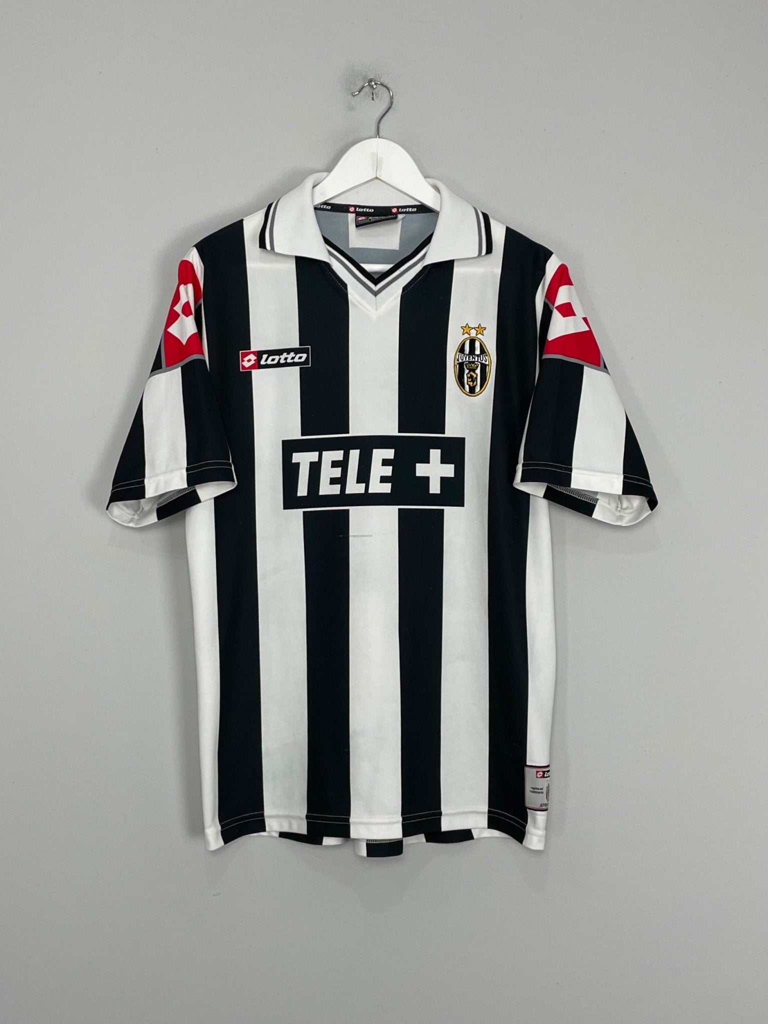 Shop 2000/01 JUVENTUS HOME SHIRT (M) LOTTO, classic football shirts, vintage football shirts & retro soccer jerseys at Cult Kits