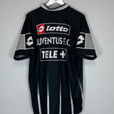 Shop 2000/01 JUVENTUS TRAINING SHIRT (XL) LOTTO, classic football shirts, vintage football shirts & retro soccer jerseys at Cult Kits