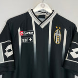 Shop 2000/01 JUVENTUS TRAINING SHIRT (XL) LOTTO, classic football shirts, vintage football shirts & retro soccer jerseys at Cult Kits